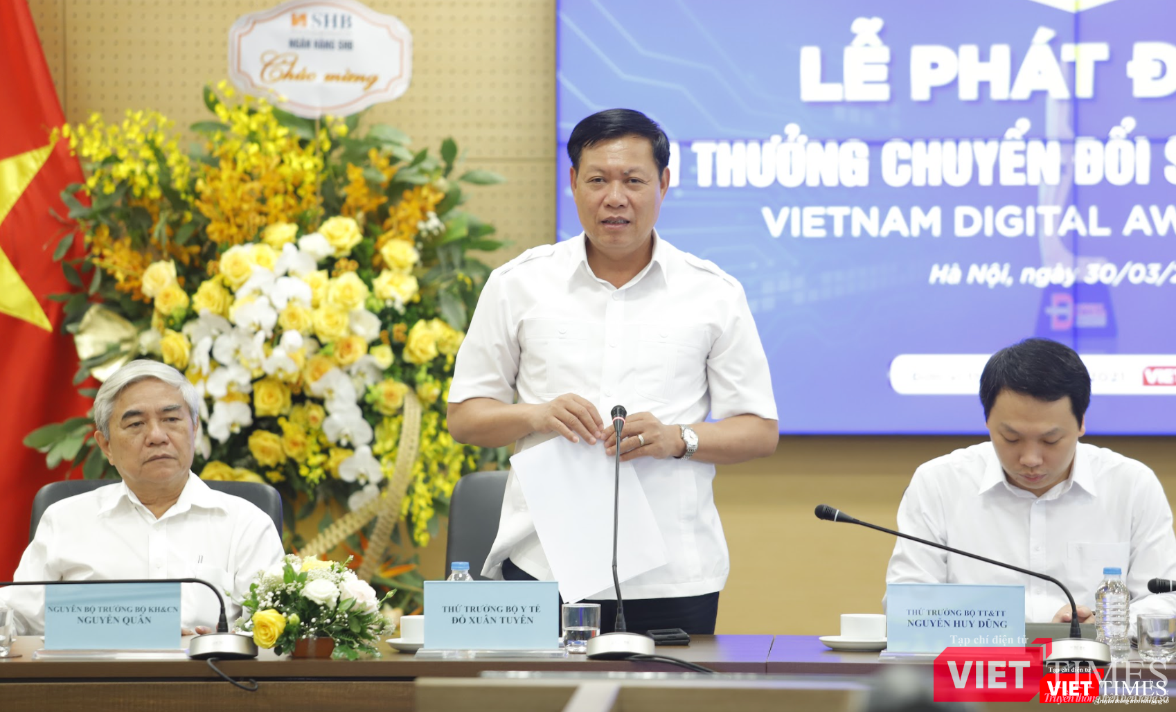 Thứ trưởng Bộ Y tế Đỗ Xuân Tuyên phát biểu tại lễ phát động giải thưởng Chuyển đổi số Việt Nam 2021