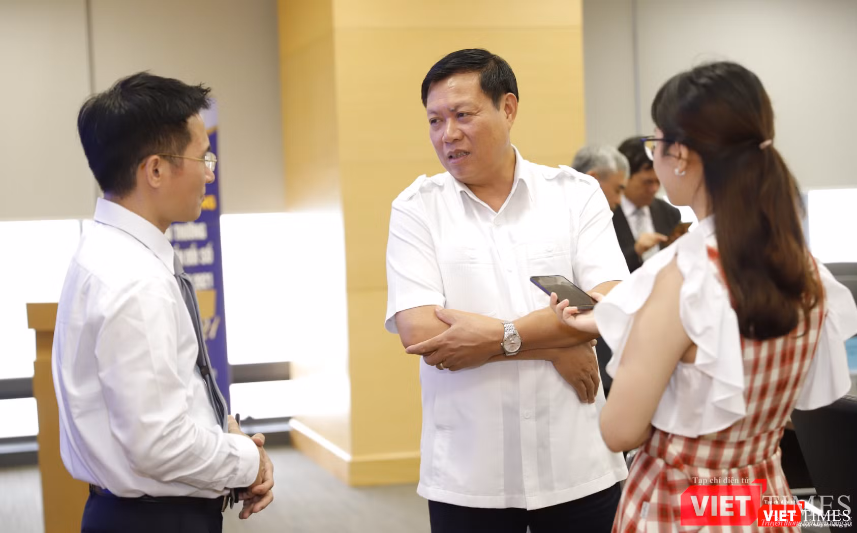 Thứ trưởng Bộ Y tế Đỗ Xuân Tuyên trao đổi với lãnh đạo và PV VietTimes về chuyển đổi số trong ngành Y tế