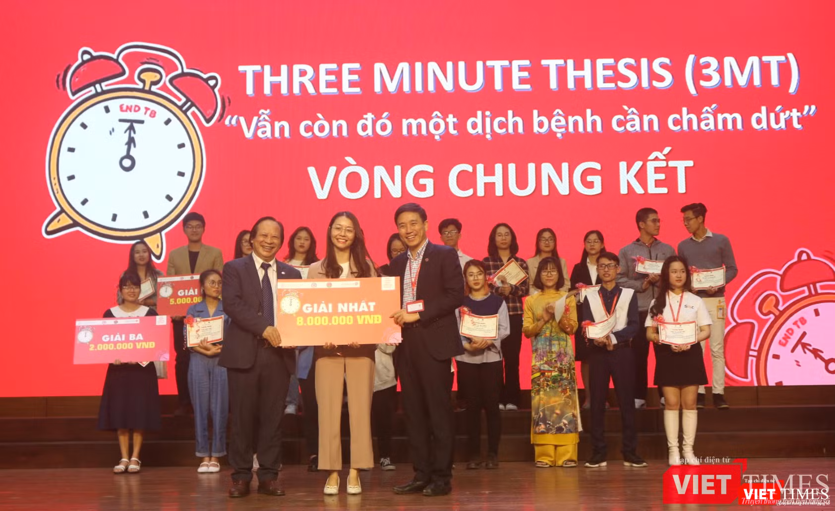 Chị Nguyễn Thị Ngọc Nga đạt giải Nhất cuộc thi “3MT - Vẫn còn đó một dịch bệnh cần chấm dứt” (Ảnh - Minh Thuý)