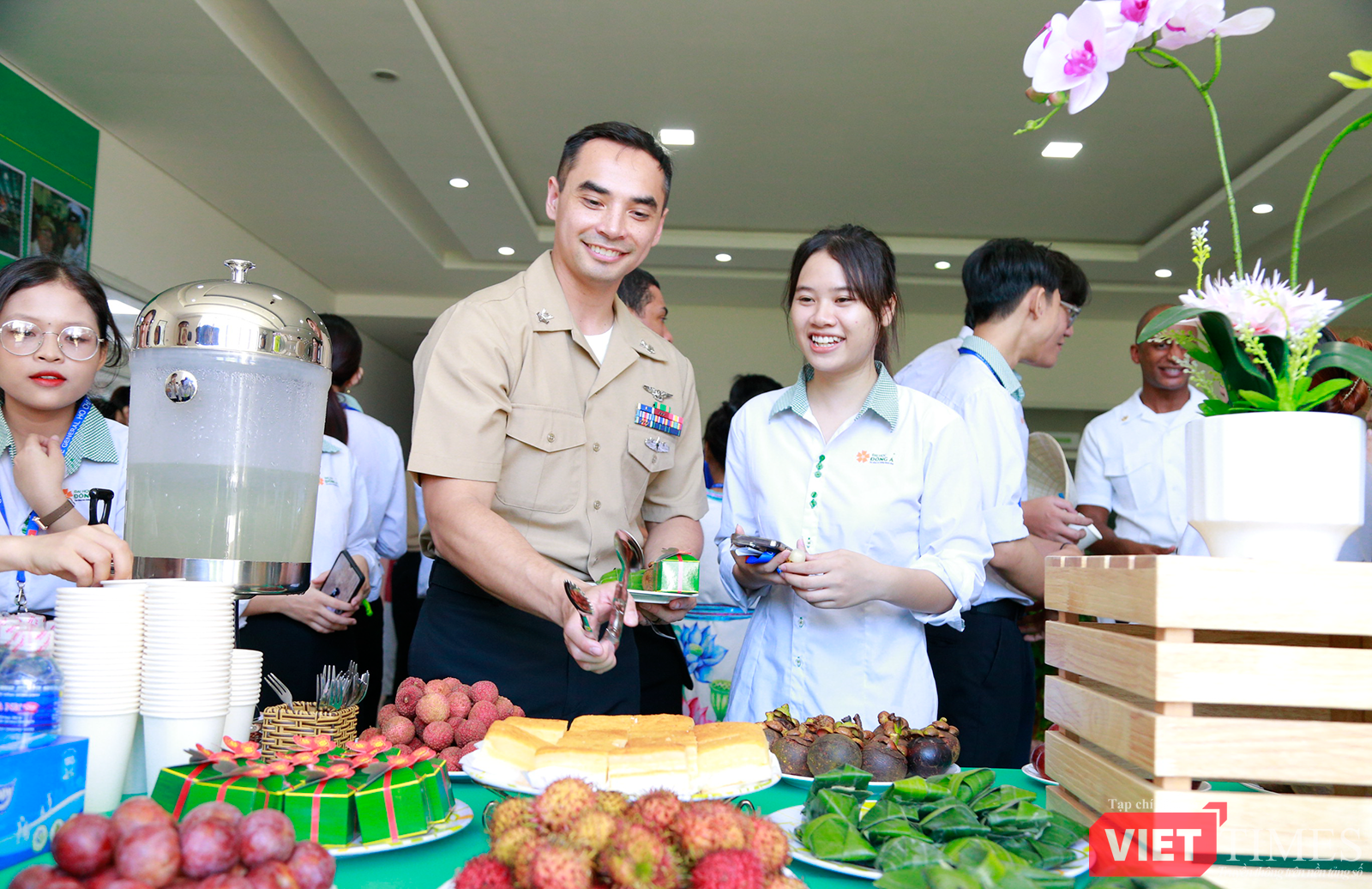 vt_ giao luu uss ronald reagan 7.png