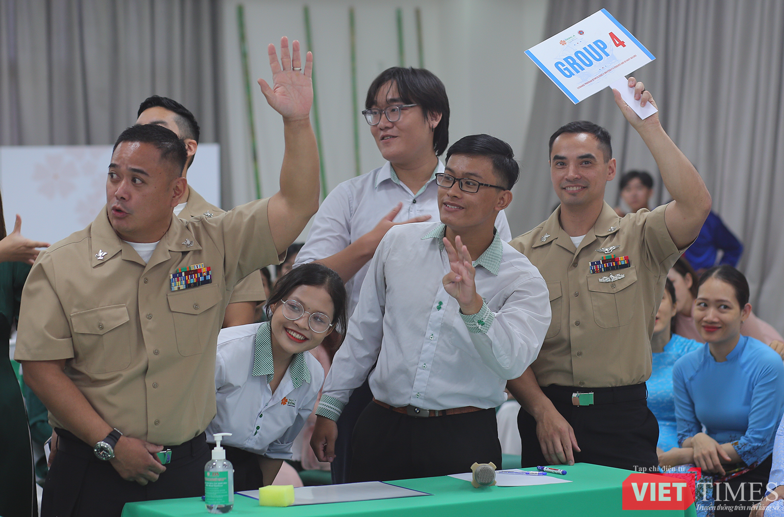 vt_ giao luu uss ronald reagan 1.png