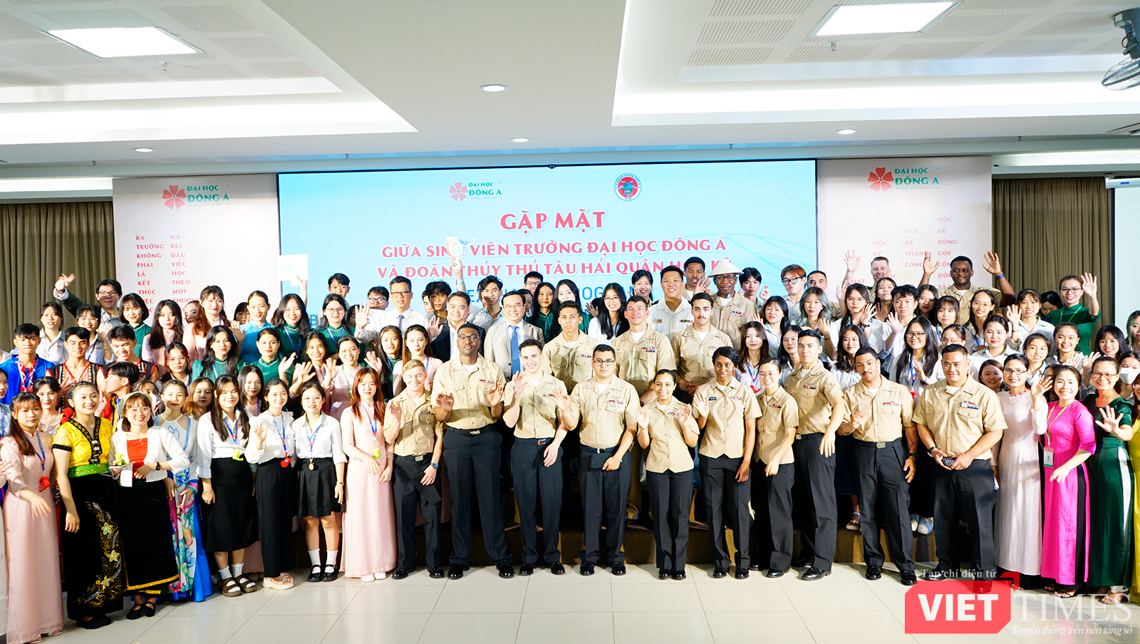 vt_ giao luu uss ronald reagan 14.png