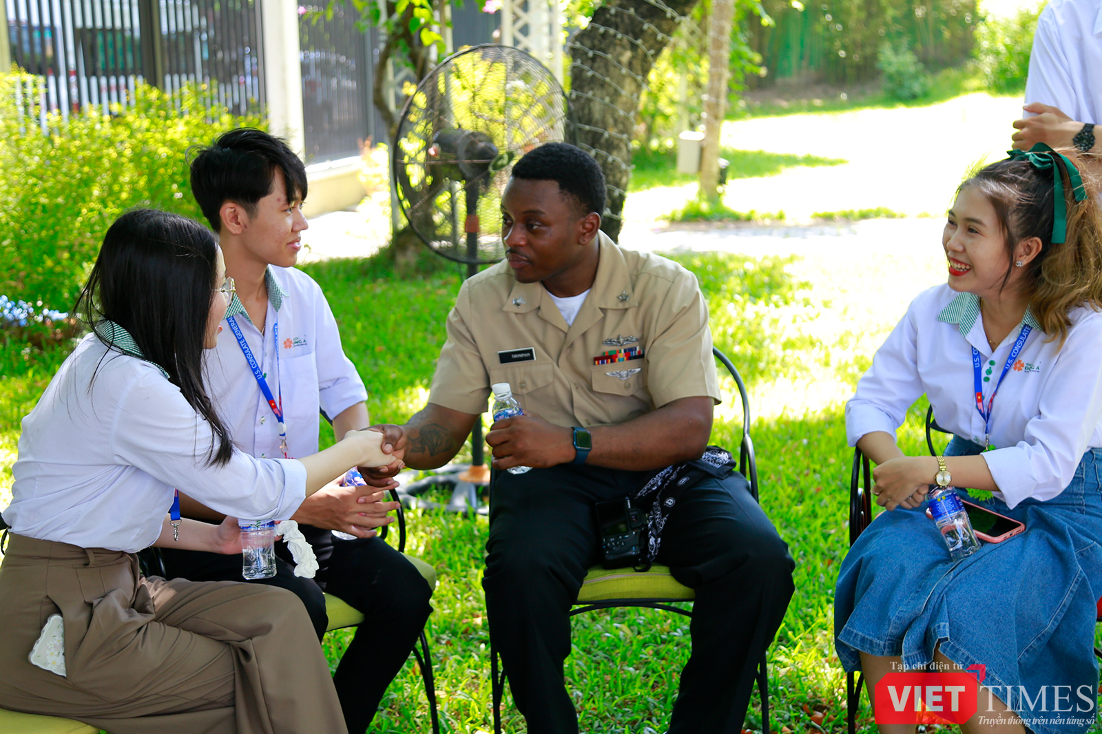 vt_ giao luu uss ronald reagan 4.png