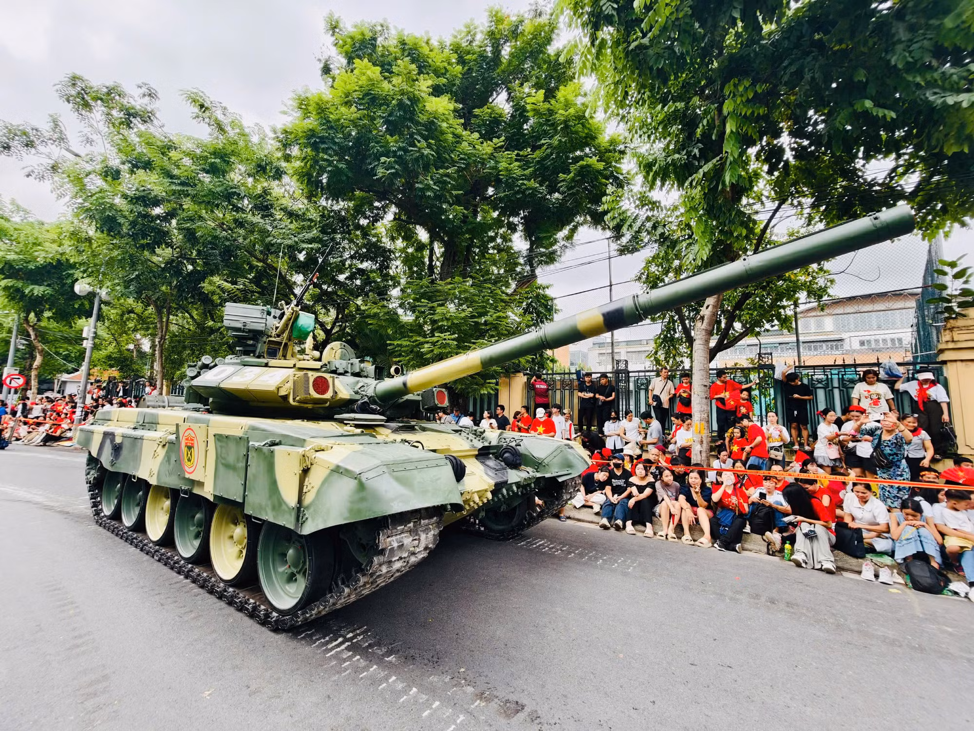 Thành phần tham gia hợp luyện gồm hơn 16.300 quân nhân từ 43 khối đứng, 18 khối đi; 6 khối xe pháo quân sự của Quân đội, 8 khối xe đặc chủng Công an; và khối quân đội Nga, Lào, Campuchia.