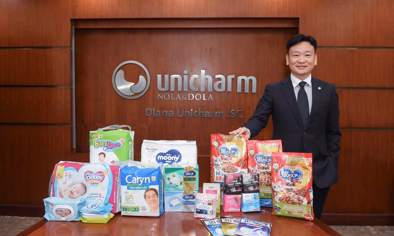 Ong-Okada-Diana-Unicharm-photo-Viet-Hung35-1-1536x922.jpg