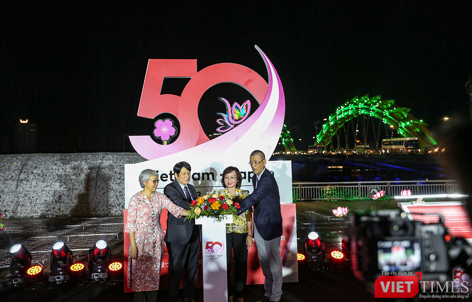 vt_khong gian anh sang viet nhat 16.png