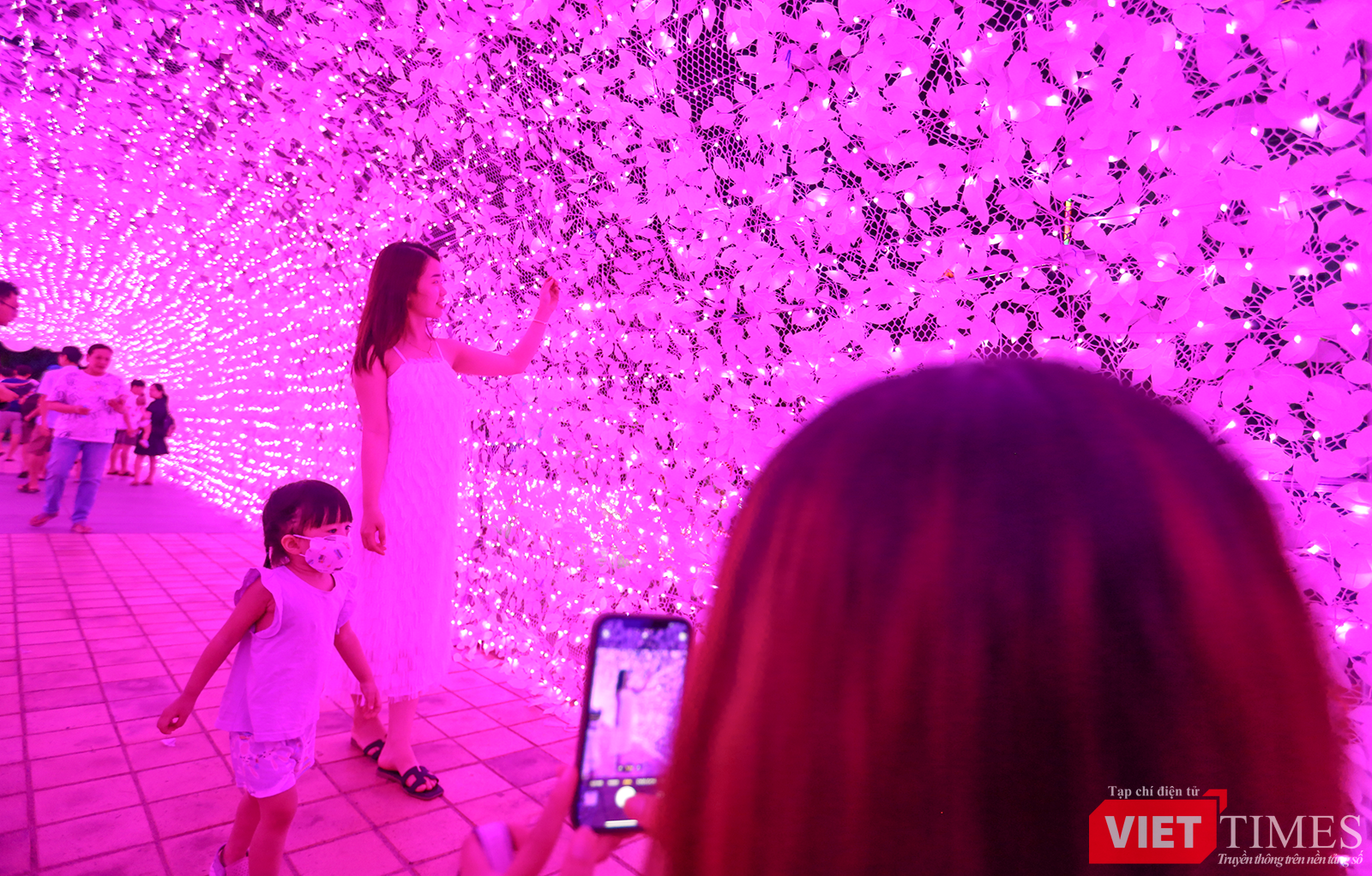 vt_khong gian anh sang viet nhat 8.png