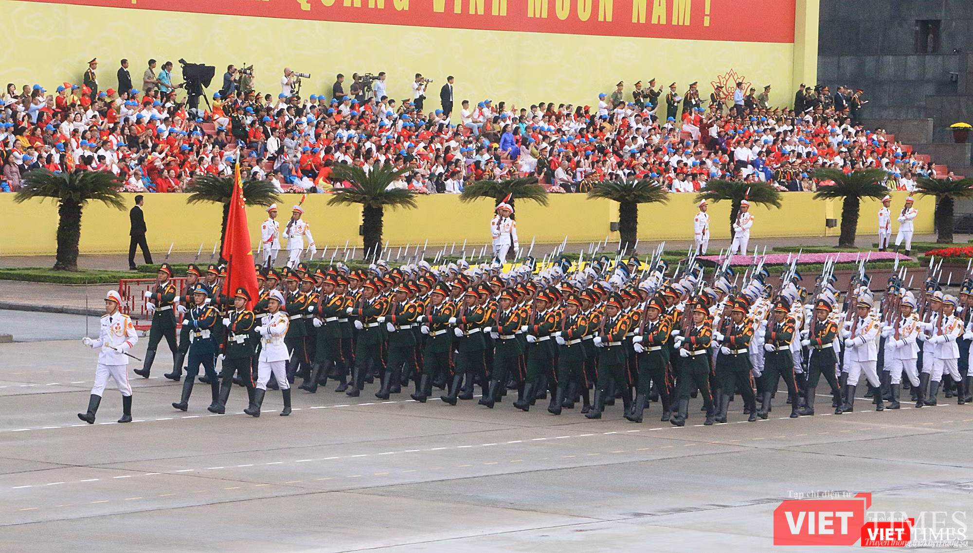 Buổi tổng duyệt có sự tham gia của các lực lượng quân đội, công an, quần chúng, các khí tài hiện đại do Việt Nam sản xuất... cùng sự hiện diện của nhiều đoàn khách mời nước ngoài. Ảnh: Đăng Khoa