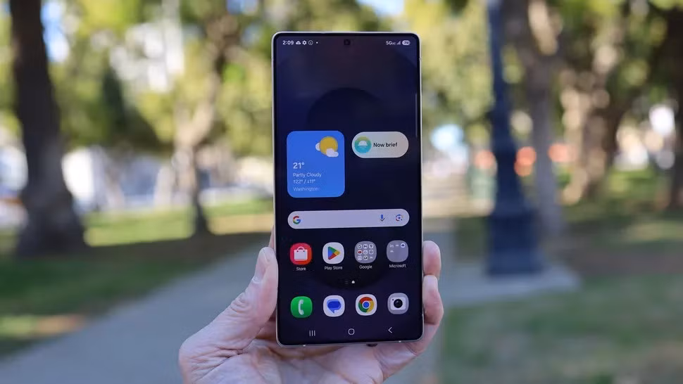 Samsung Galaxy S25 Ultra - Tech Radar.jpg