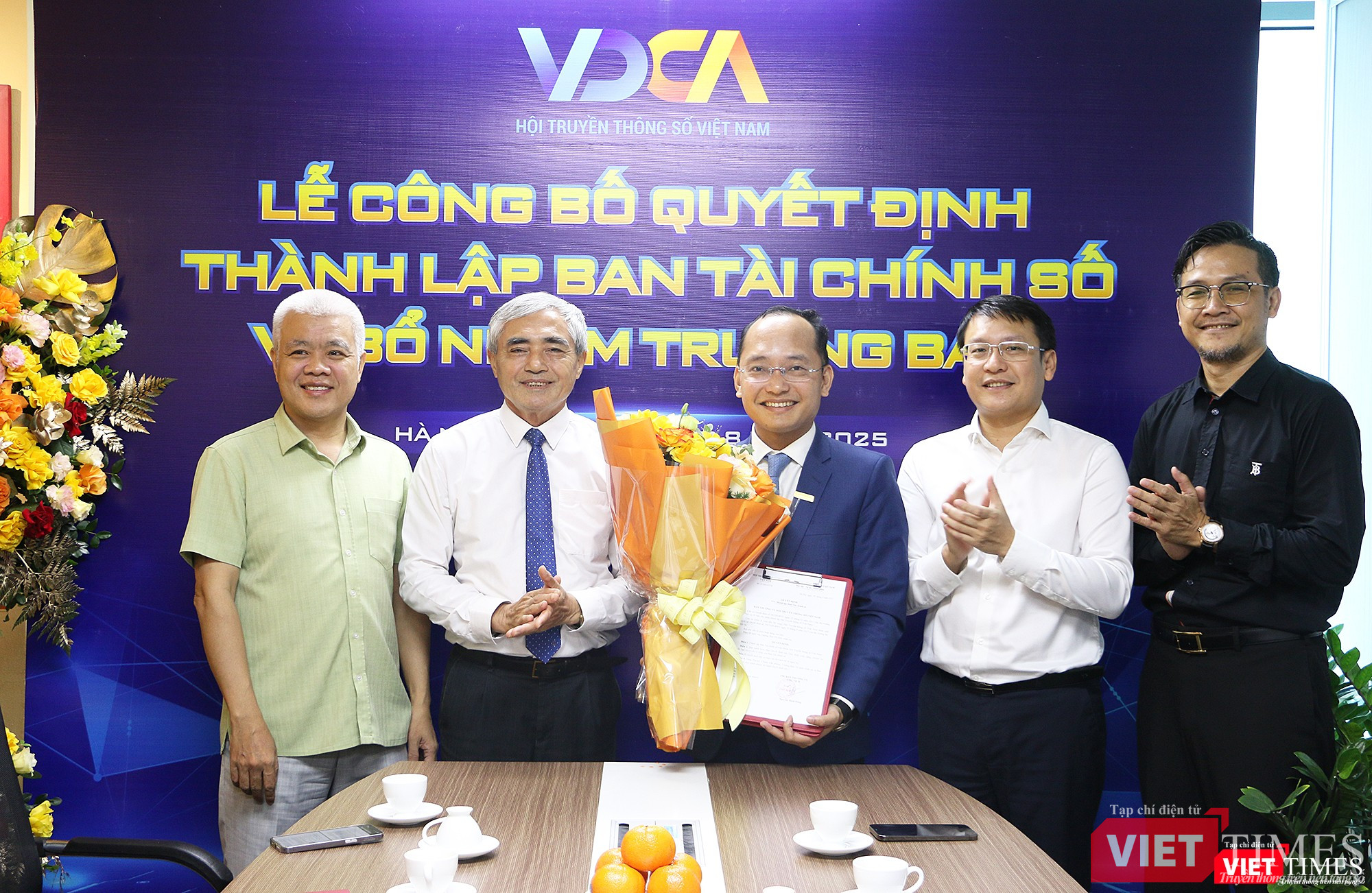 vt_nguyen vinh tuyen va lanh dao VDCA.jpg