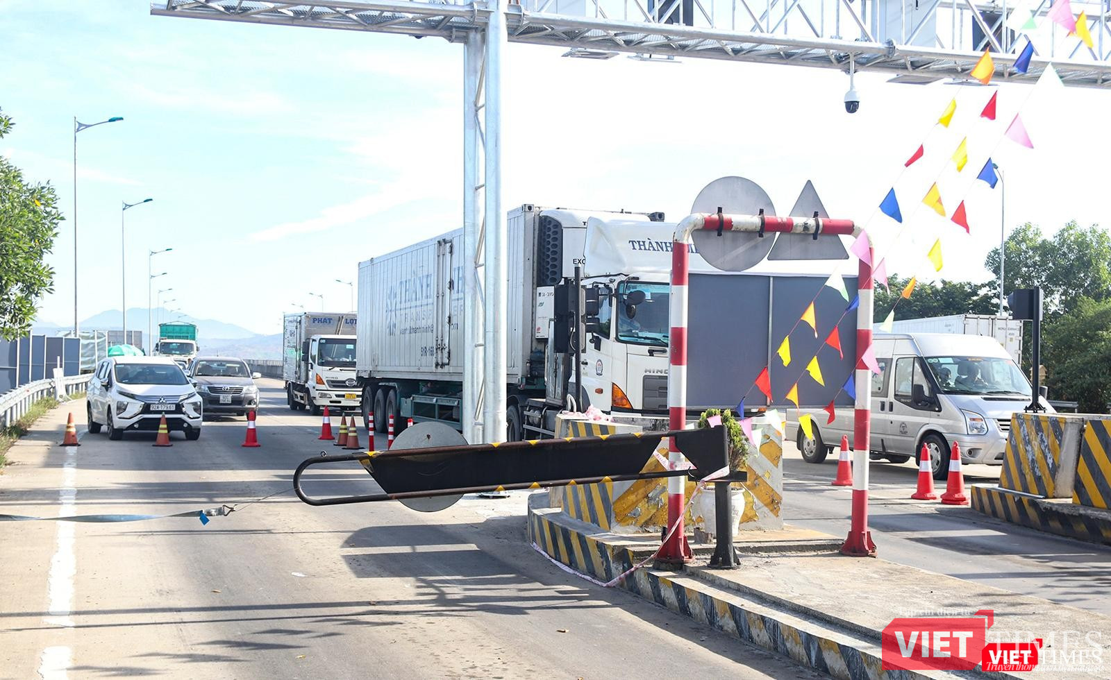 Phương tiện nối đuôi qua trạm