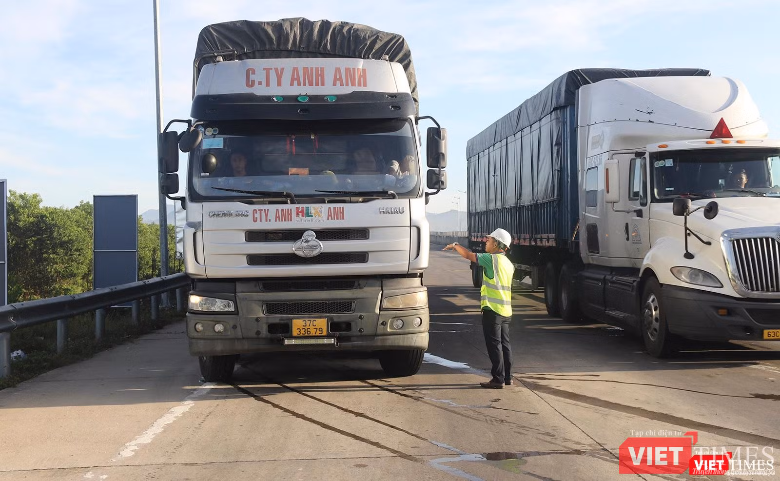 Nhân viên trạmh thu phí được điều động để phân làn