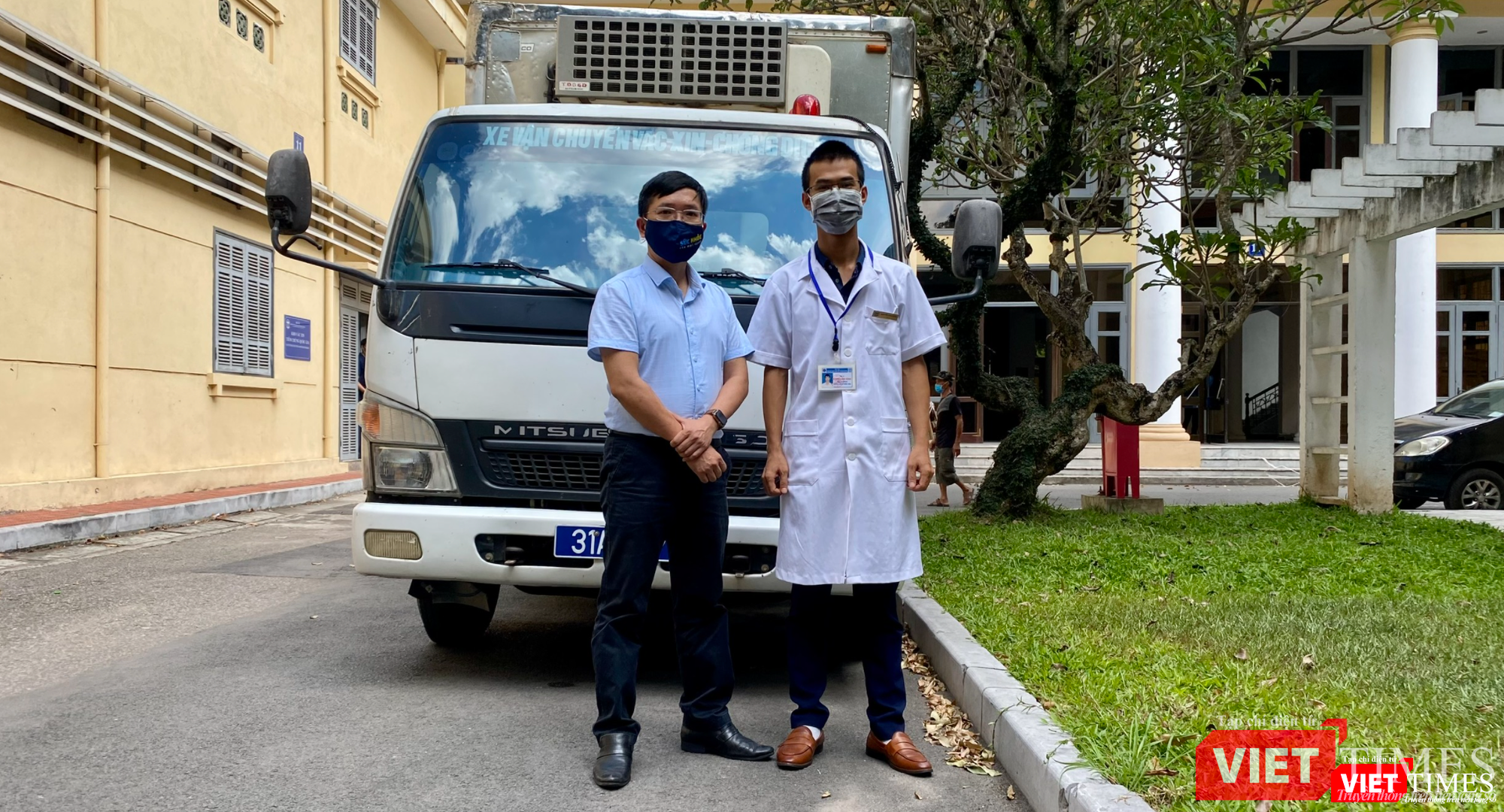 TS. BS. Phạm Quang Thái vận chuyển vaccine phòng COVID-19 hỗ trợ cho các tỉnh có dịch (Ảnh - NVCC) TS. BS. Phạm Quang Thái vận chuyển vaccine phòng COVID-19 hỗ trợ cho các tỉnh có dịch (Ảnh - NVCC)