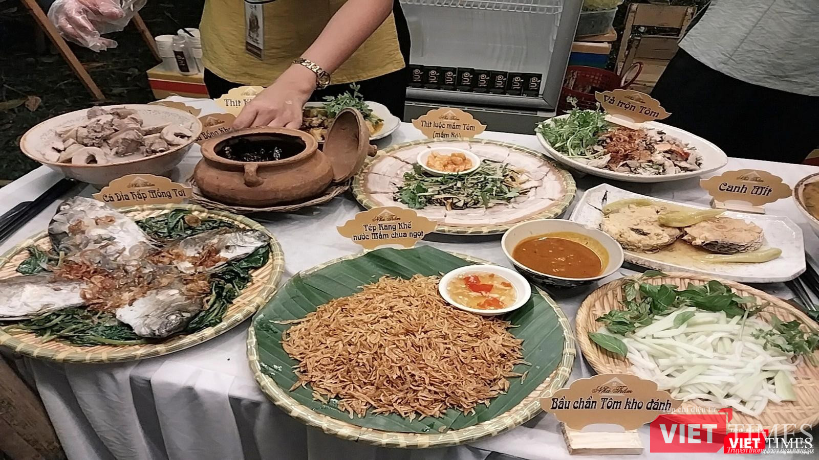 Mâm cơm người Huế