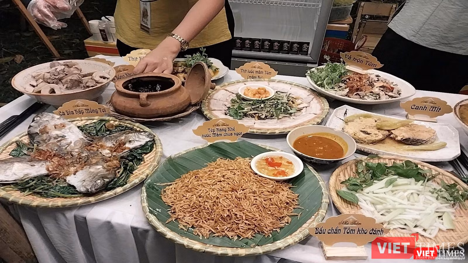 Mâm cơm người Huế