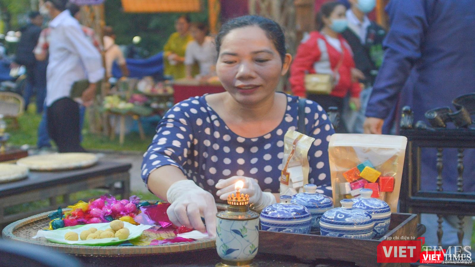 Trình diễn làm bánh in ngũ sắc