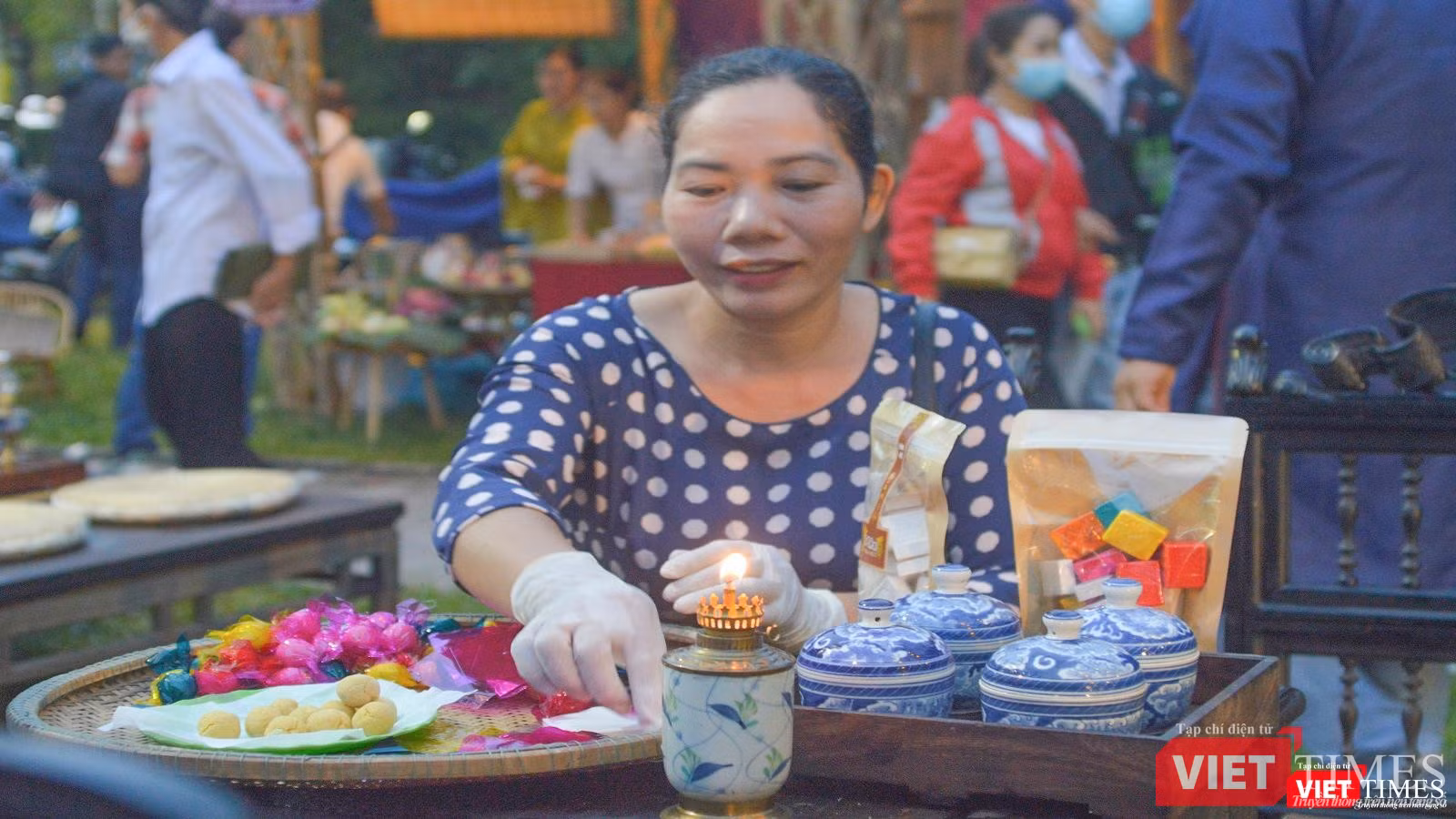 Trình diễn làm bánh in ngũ sắc