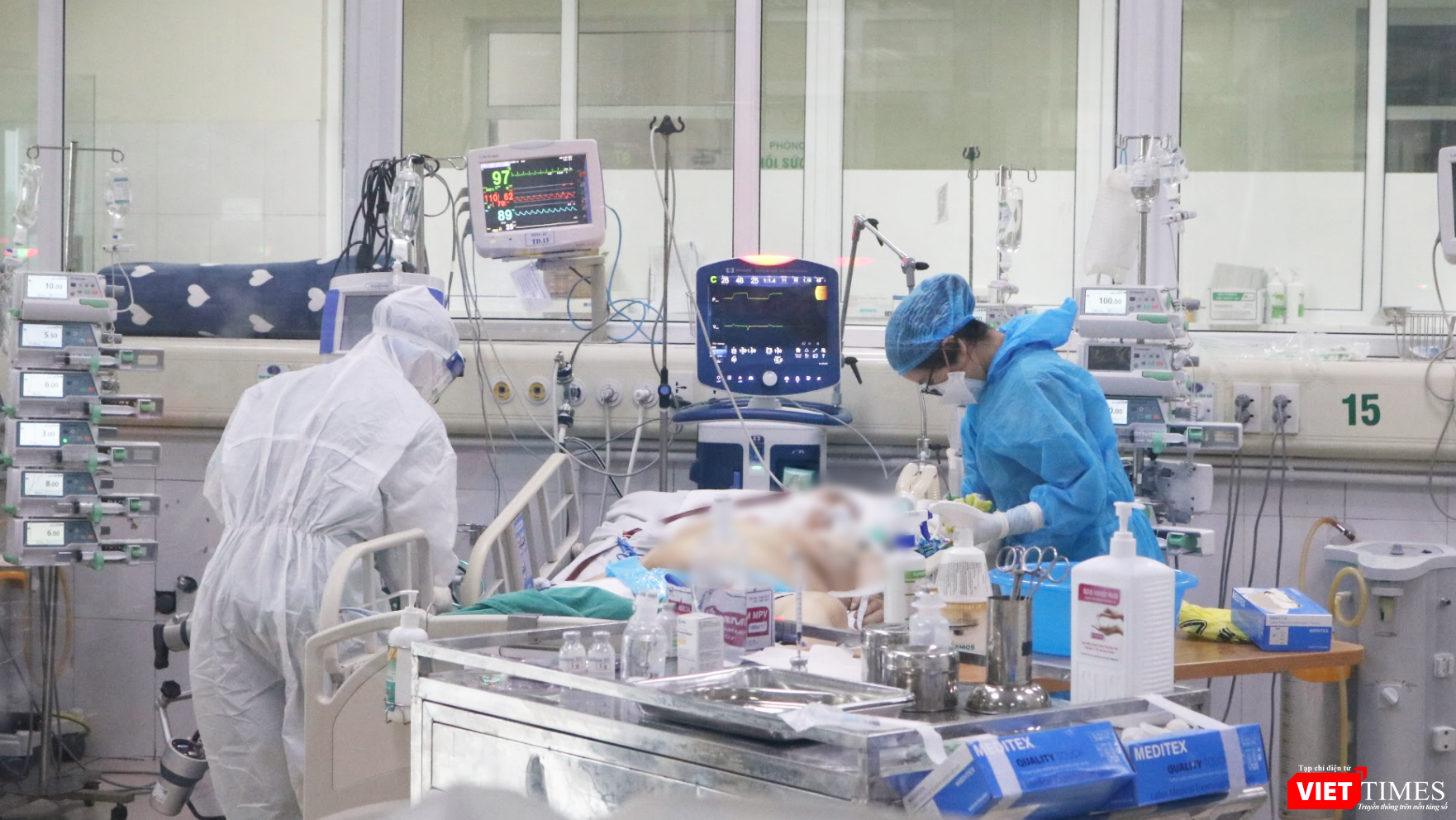 Không khí căng thẳng bên trong bệnh phòng (Ảnh - Minh Thuý) 