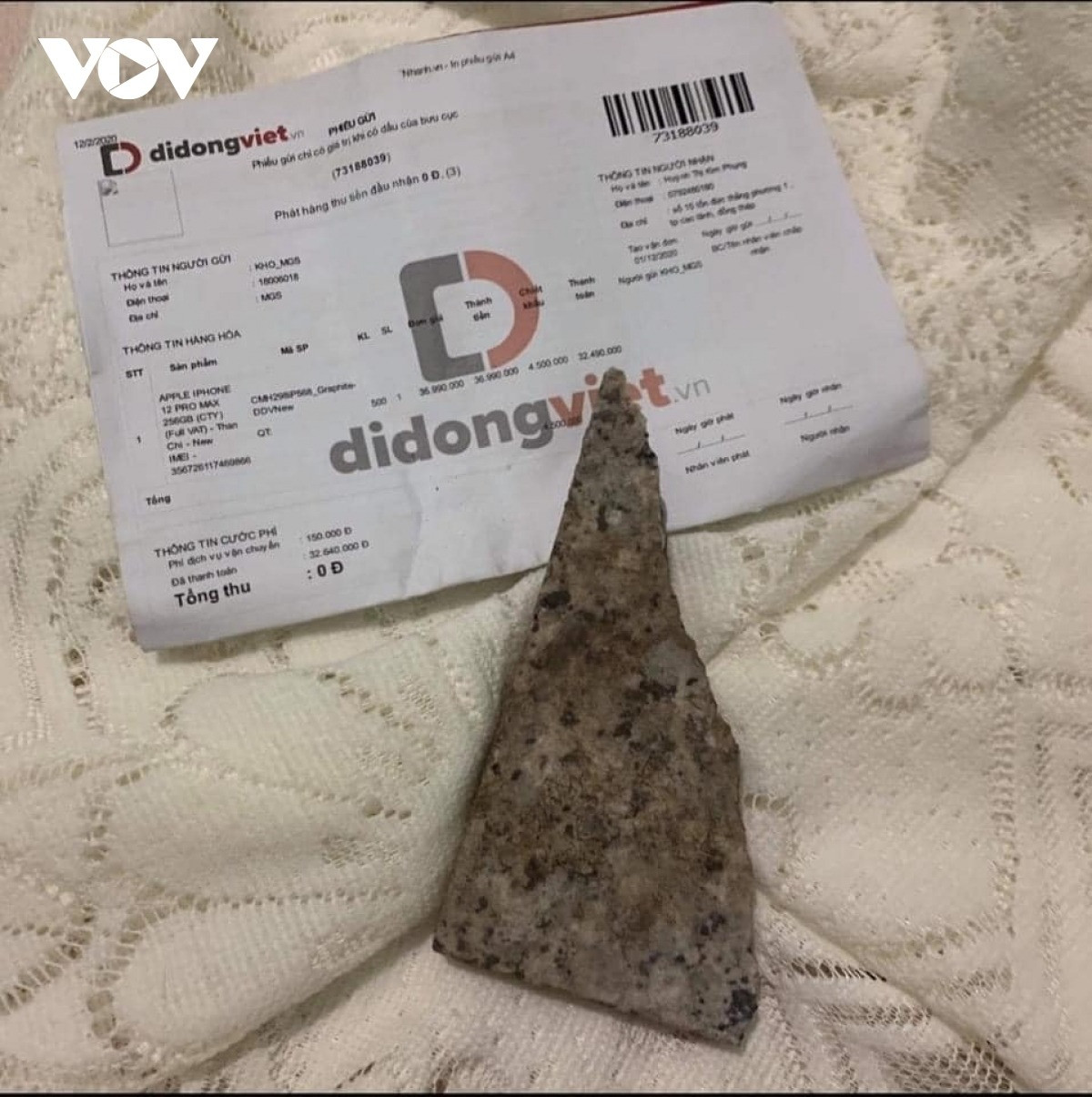 iphone bi trao thanh cuc gach.jpg