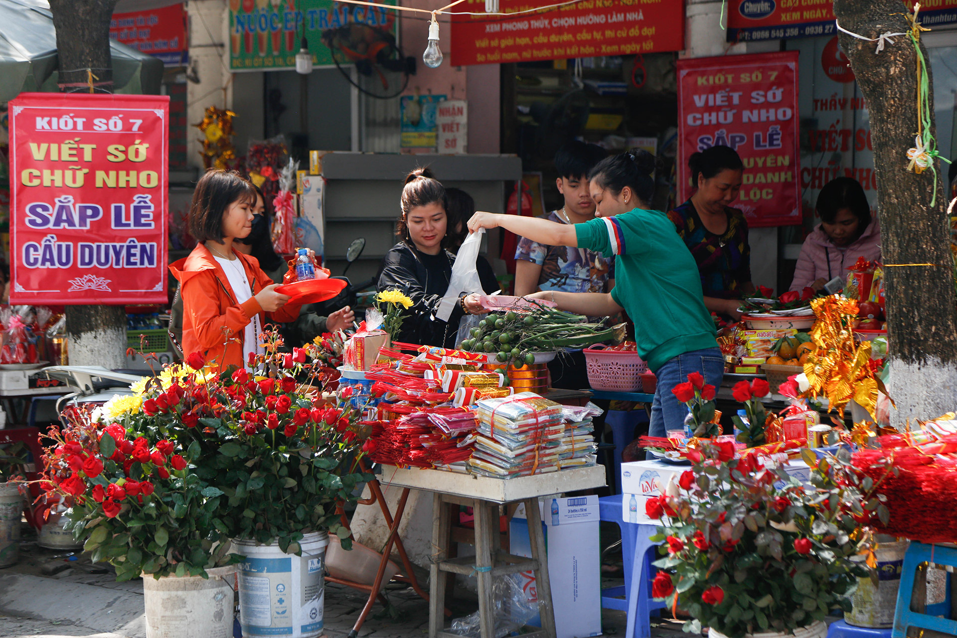 Nam thanh nữ tú đến chùa Hà xin thoát ế tăng đột biến vào Valentine hình ảnh 14 Nam thanh nu tu den chua Ha xin thoat e tang dot bien vao Valentine hinh anh 14