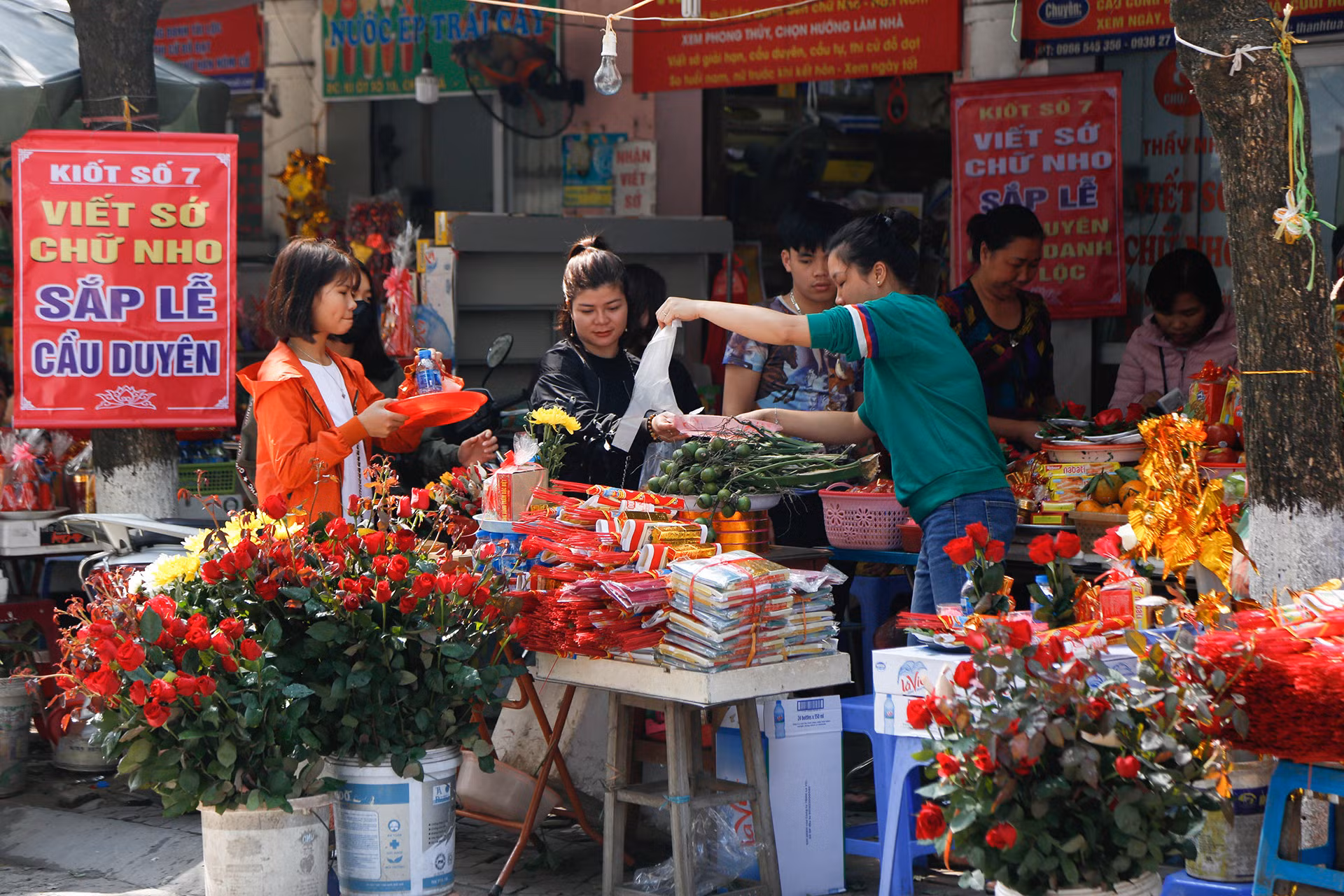 Nam thanh nữ tú đến chùa Hà xin thoát ế tăng đột biến vào Valentine hình ảnh 14 Nam thanh nu tu den chua Ha xin thoat e tang dot bien vao Valentine hinh anh 14