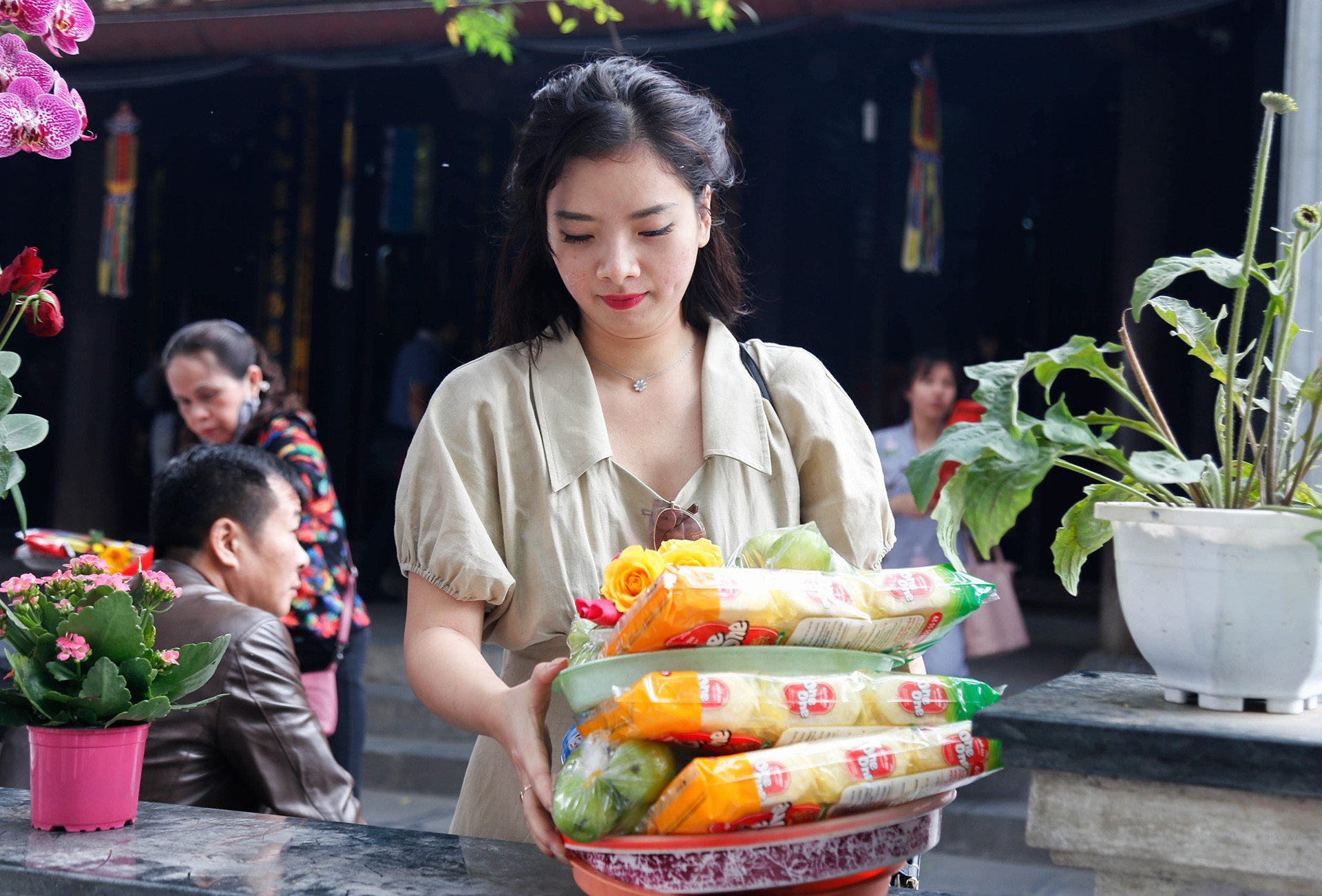 Nam thanh nữ tú đến chùa Hà xin thoát ế tăng đột biến vào Valentine hình ảnh 5 Nam thanh nu tu den chua Ha xin thoat e tang dot bien vao Valentine hinh anh 5