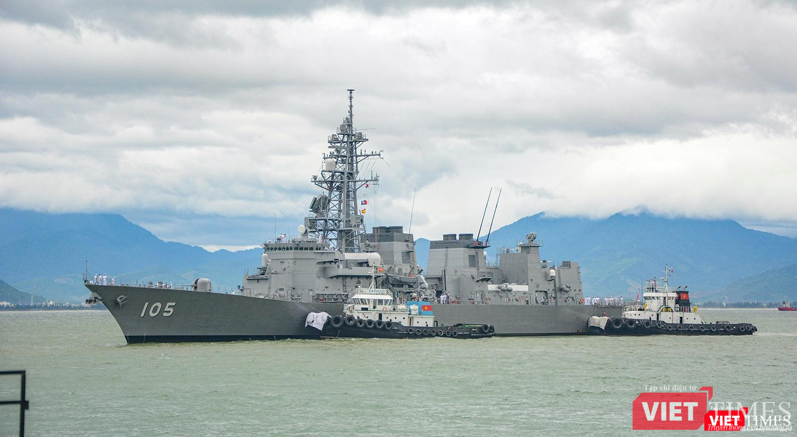 Biên đội tàu huấn luyện đường dài thuộc Lực lượng tự vệ trên biển Nhật Bản trên vịnh Đà Nẵng