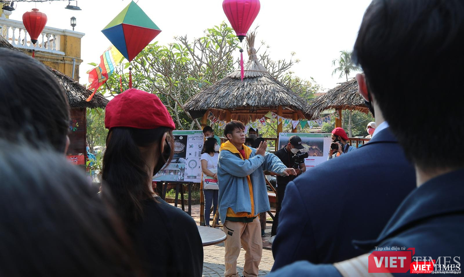 Biểu diễn nghệ thuật đường phố