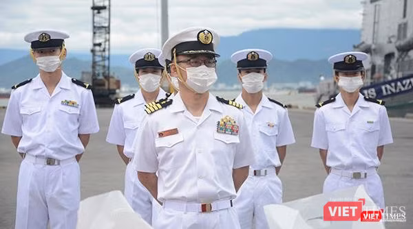 Trưởng đoàn - Đại tá II Masaaki - Tư lệnh Đơn vị tàu huấn luyện số 1