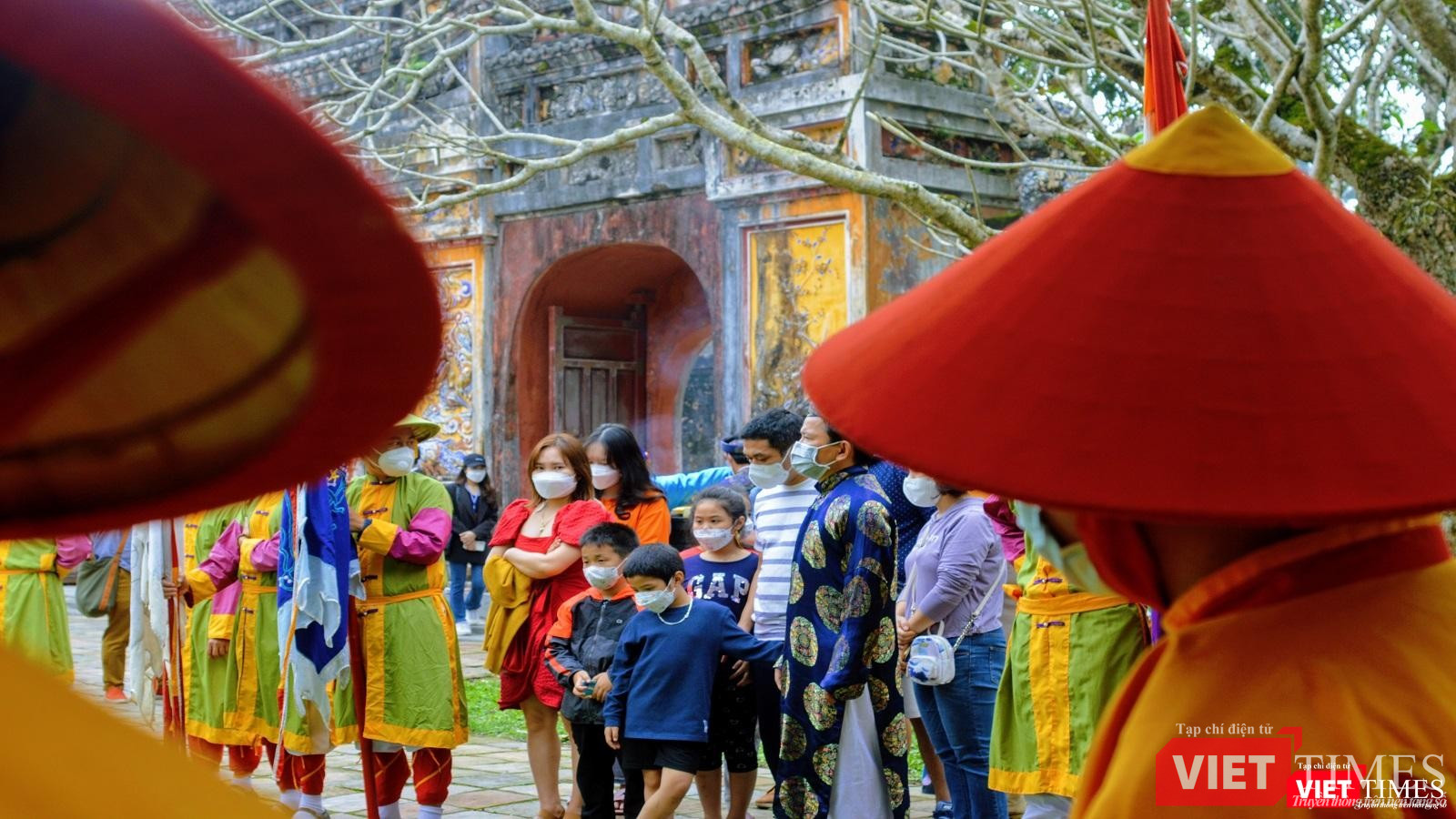 Lễ hạ Cây nêu được người dân, du khách quan tâm theo dõi