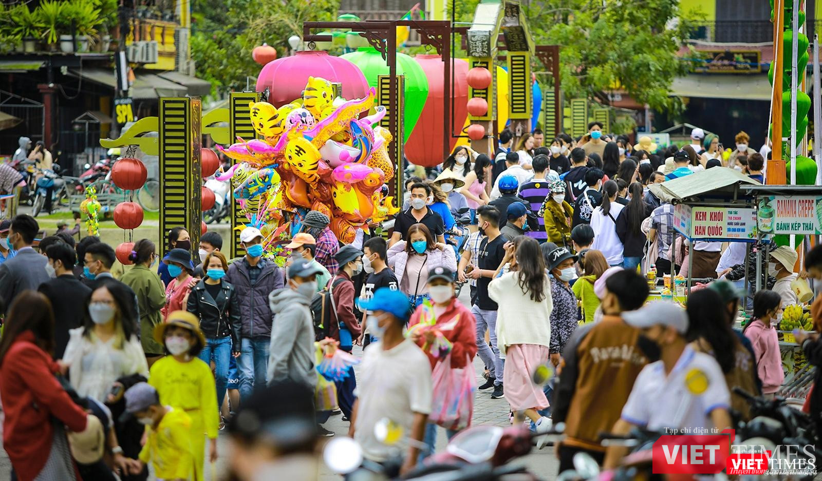 Phố cổ Hội An chật ken du khách