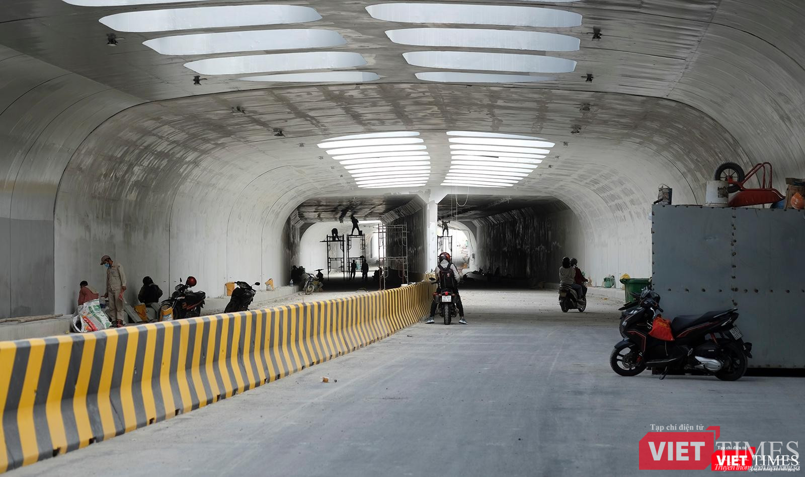 Bên trong hầm chui