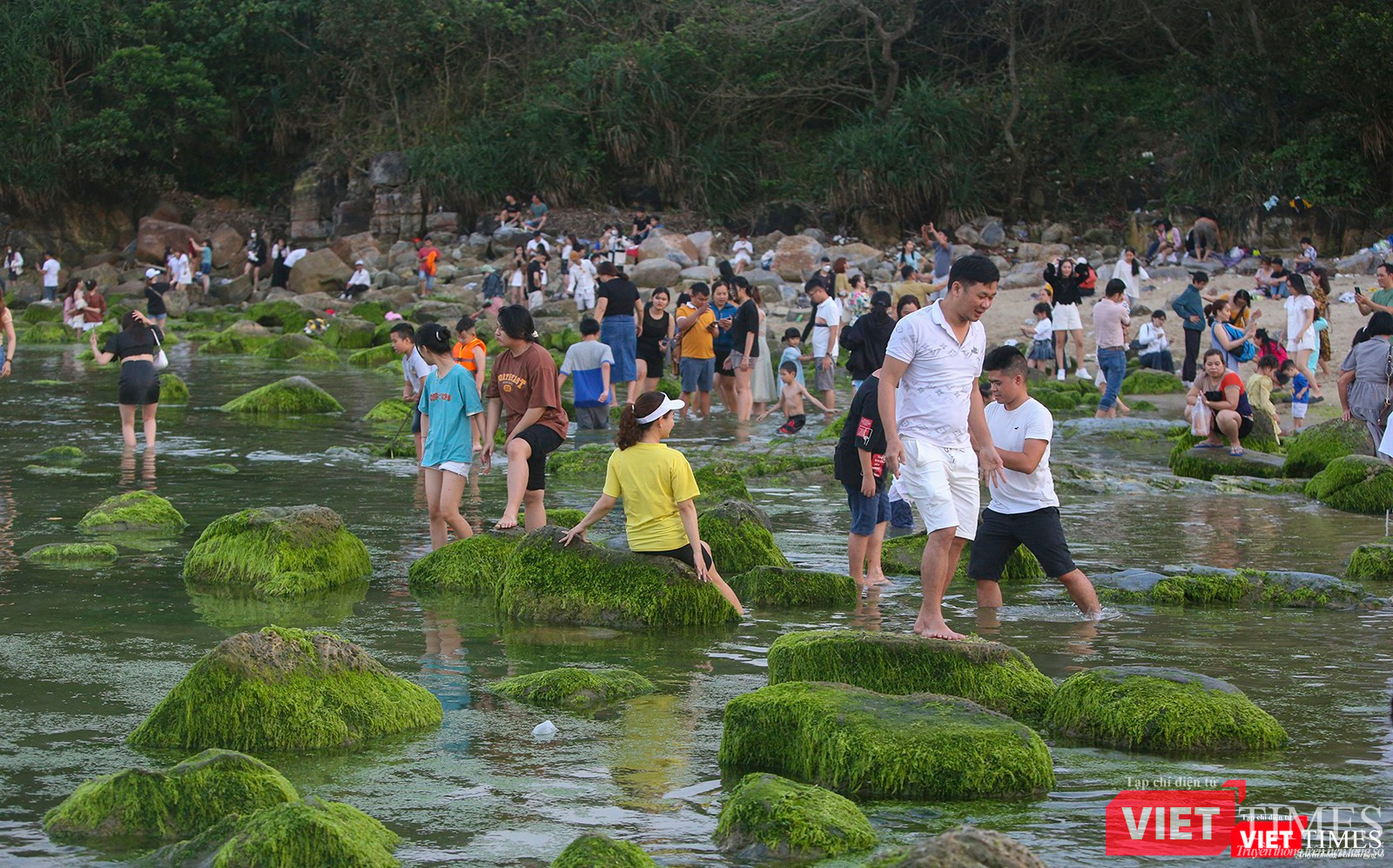 Rất đông người dân và du khách