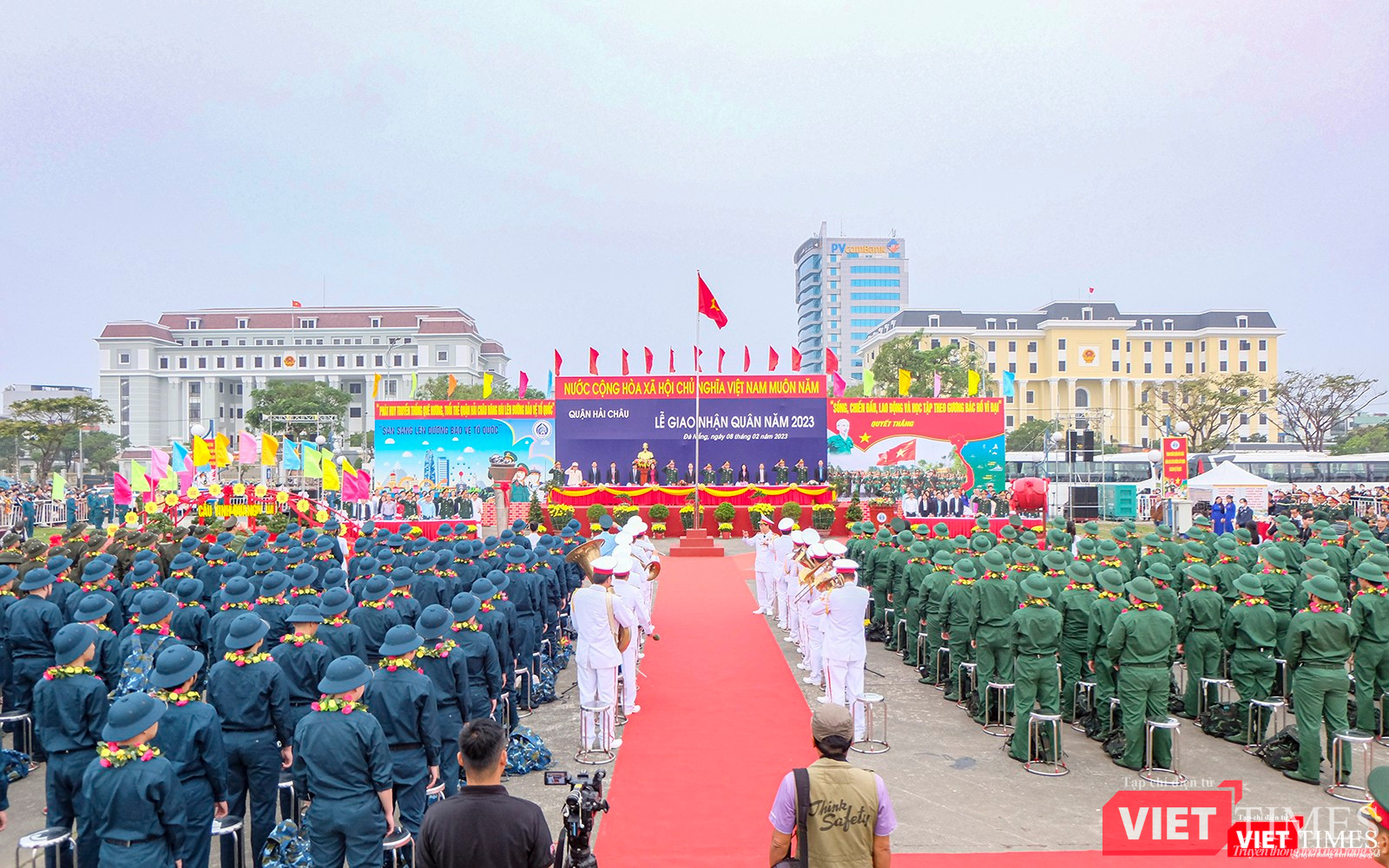 Quang cảnh lễ giao quân của quận Hải Châu, TP Đà Nẵng diễn ra sáng ngày 8/2