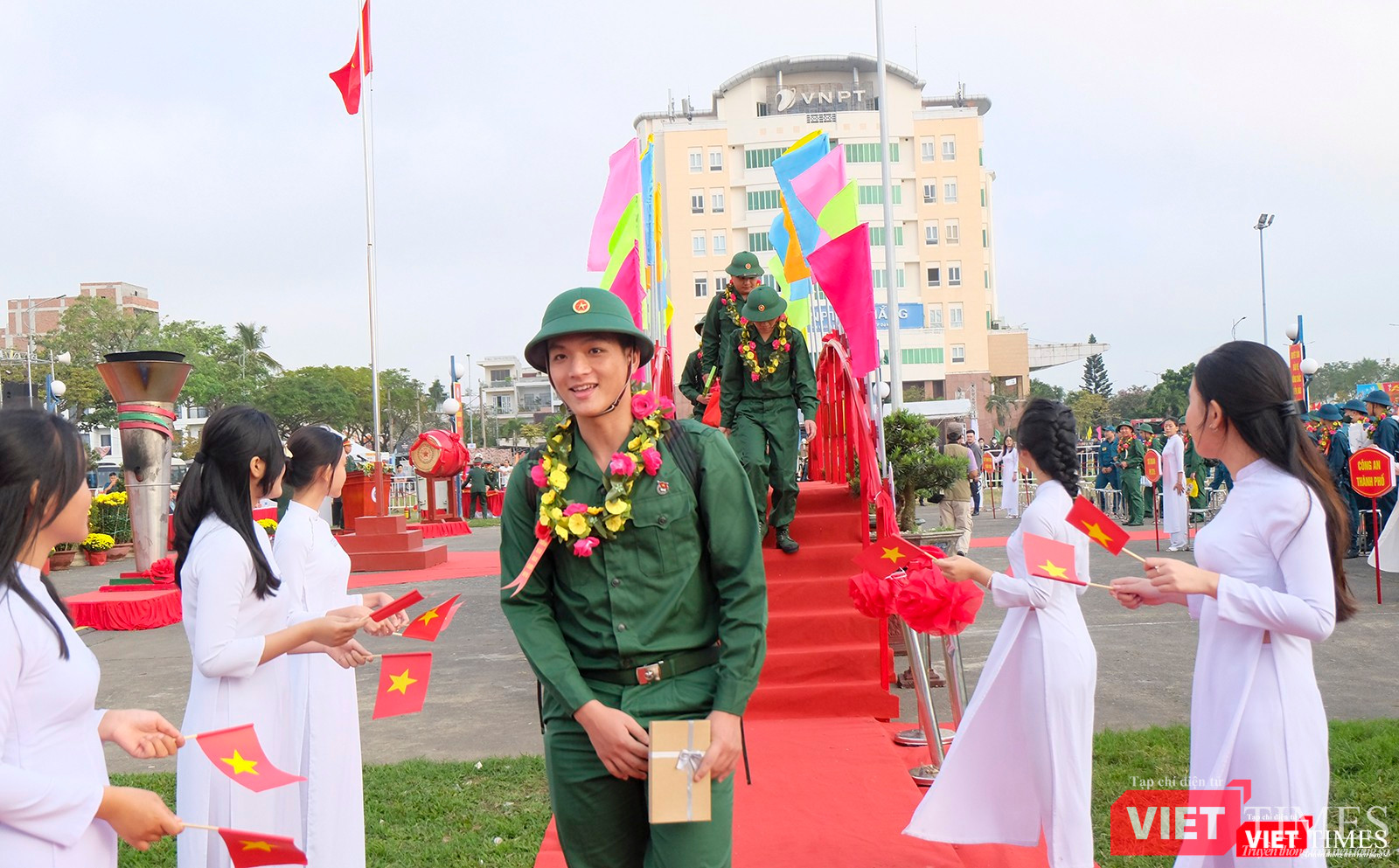 Náo nức lên đường