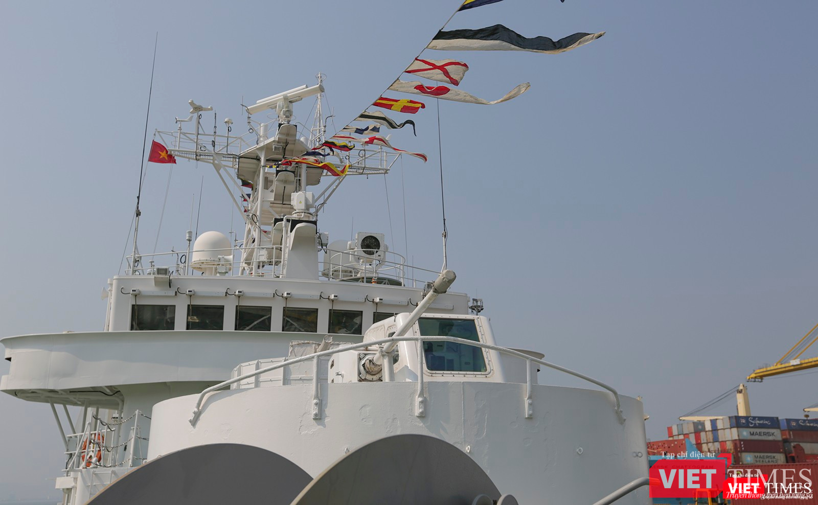 Pháo hạm trên tàu