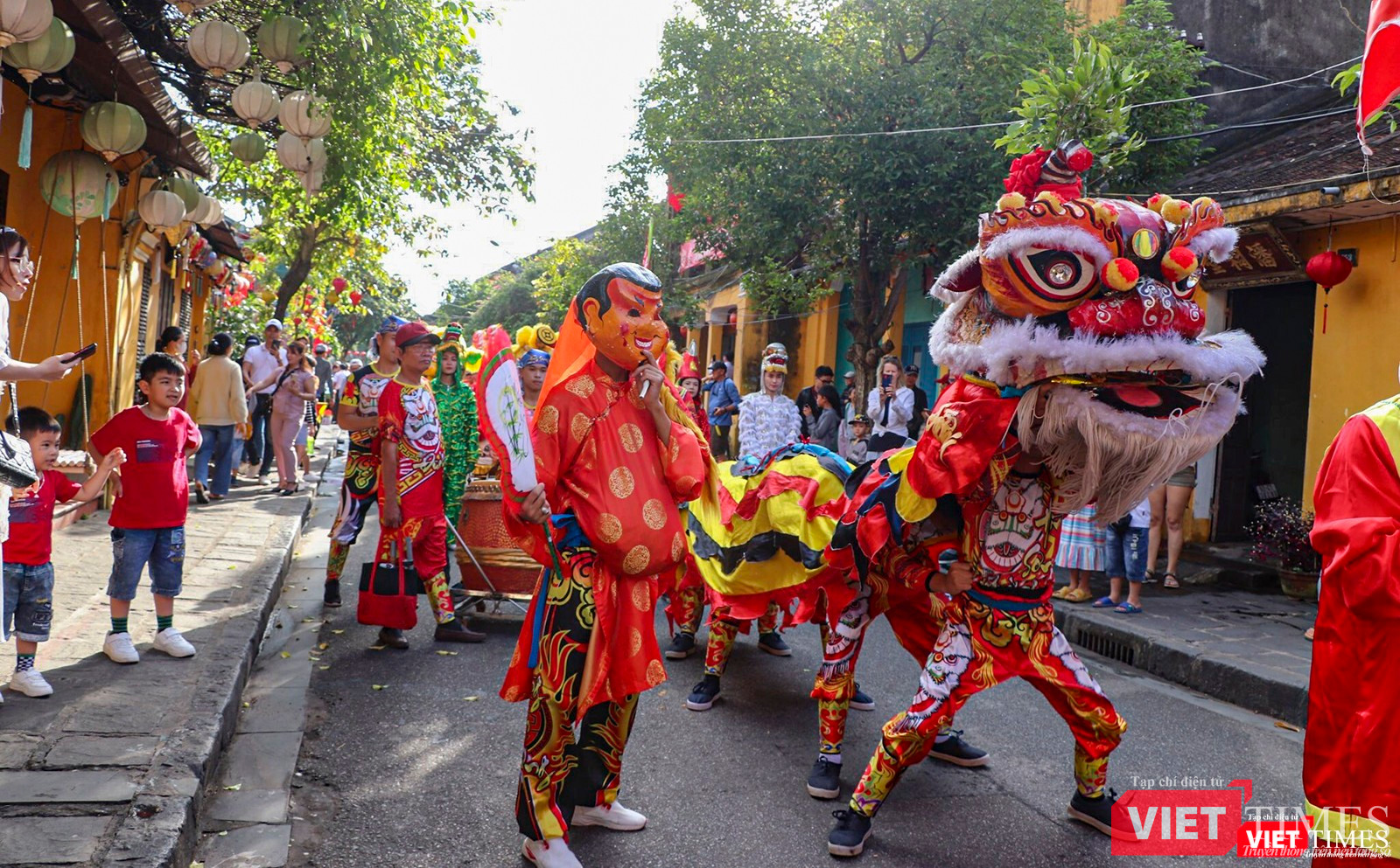 Lễ diễu hành thu hút nhiều người tham gia
