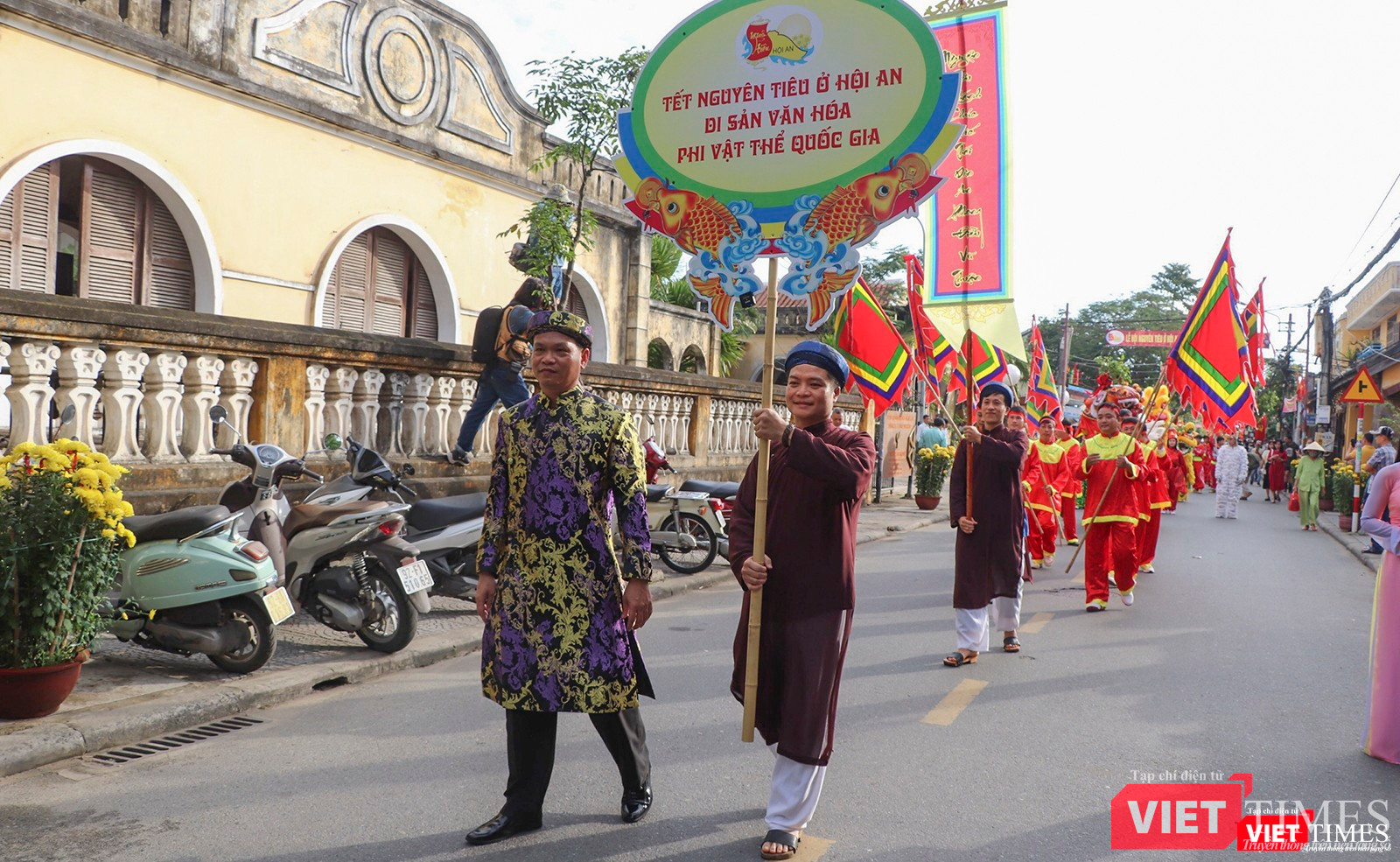 Diễu hành đón nhận danh hiệu Di sản văn hóa phi vật thể Quốc gia đối với lễ hội Tết Nguyên tiêu tại Hội An