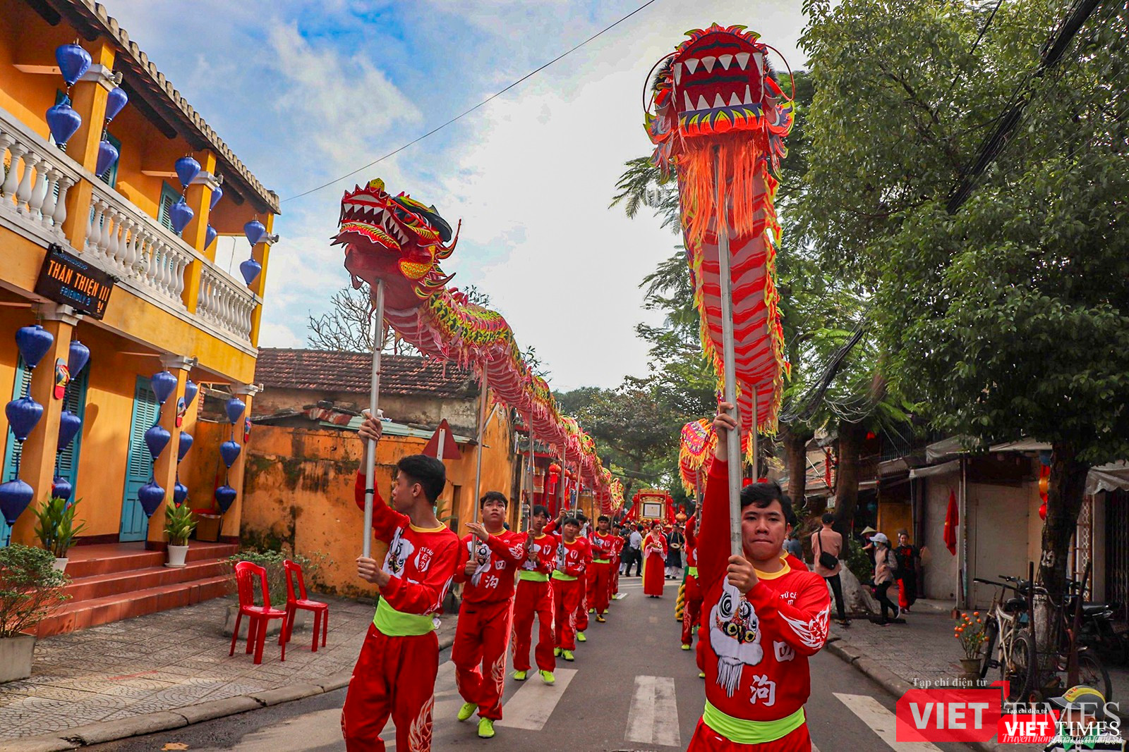 Diễu hành múa lân sư rồng