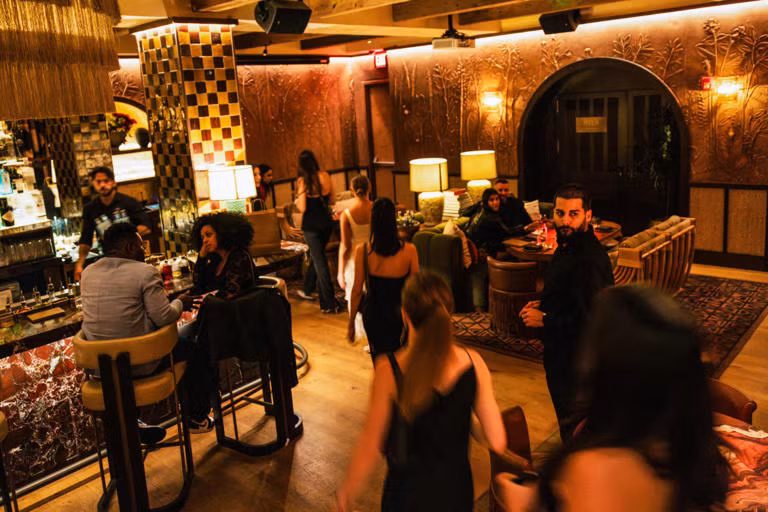 Cuộc sống bí mật của nhóm 0,1% siêu giàu Mỹ Họ đi đâu, ăn gì và vì sao không ít gặp người thường 5.jfif