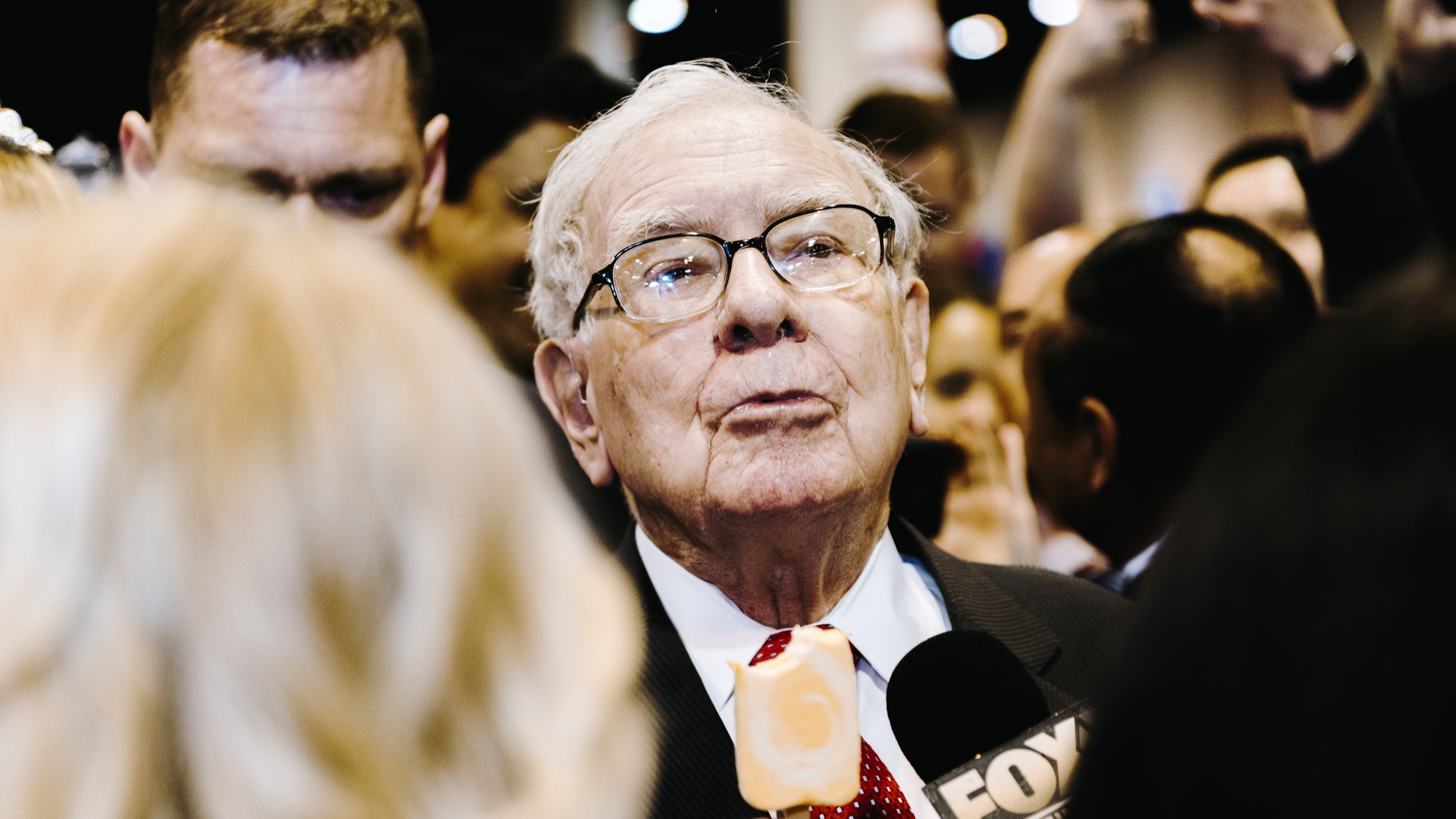 Warren Buffett cùng lãnh đạo 5 tập đoàn lớn của Nhật Bản đã có cuộc thảo luận tại khách sạn Four Seasons, Tokyo (Ảnh: Bloomberg)