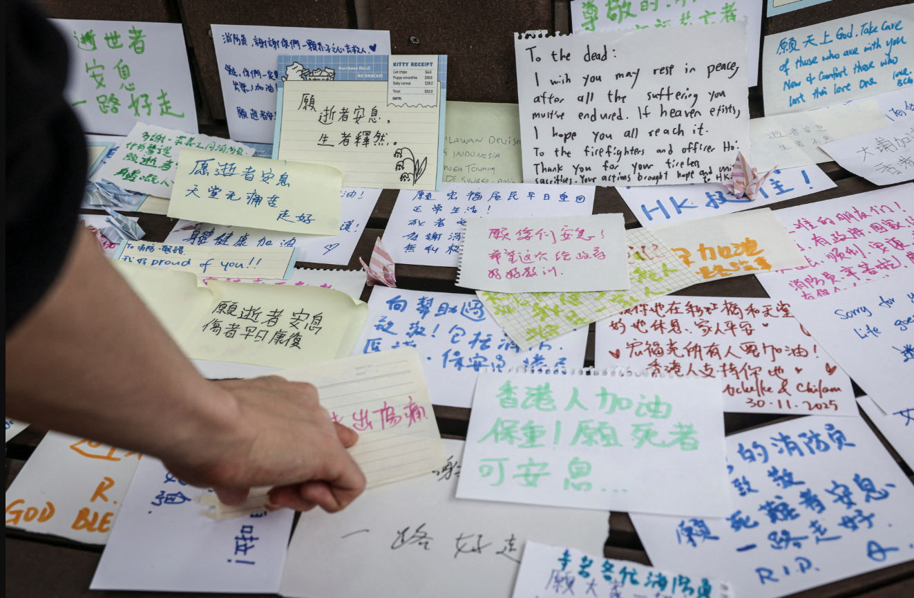 Câu chuyện nghẹn lòng đằng sau bức ảnh biểu tượng cho thảm kịch ở Hong Kong 9.png