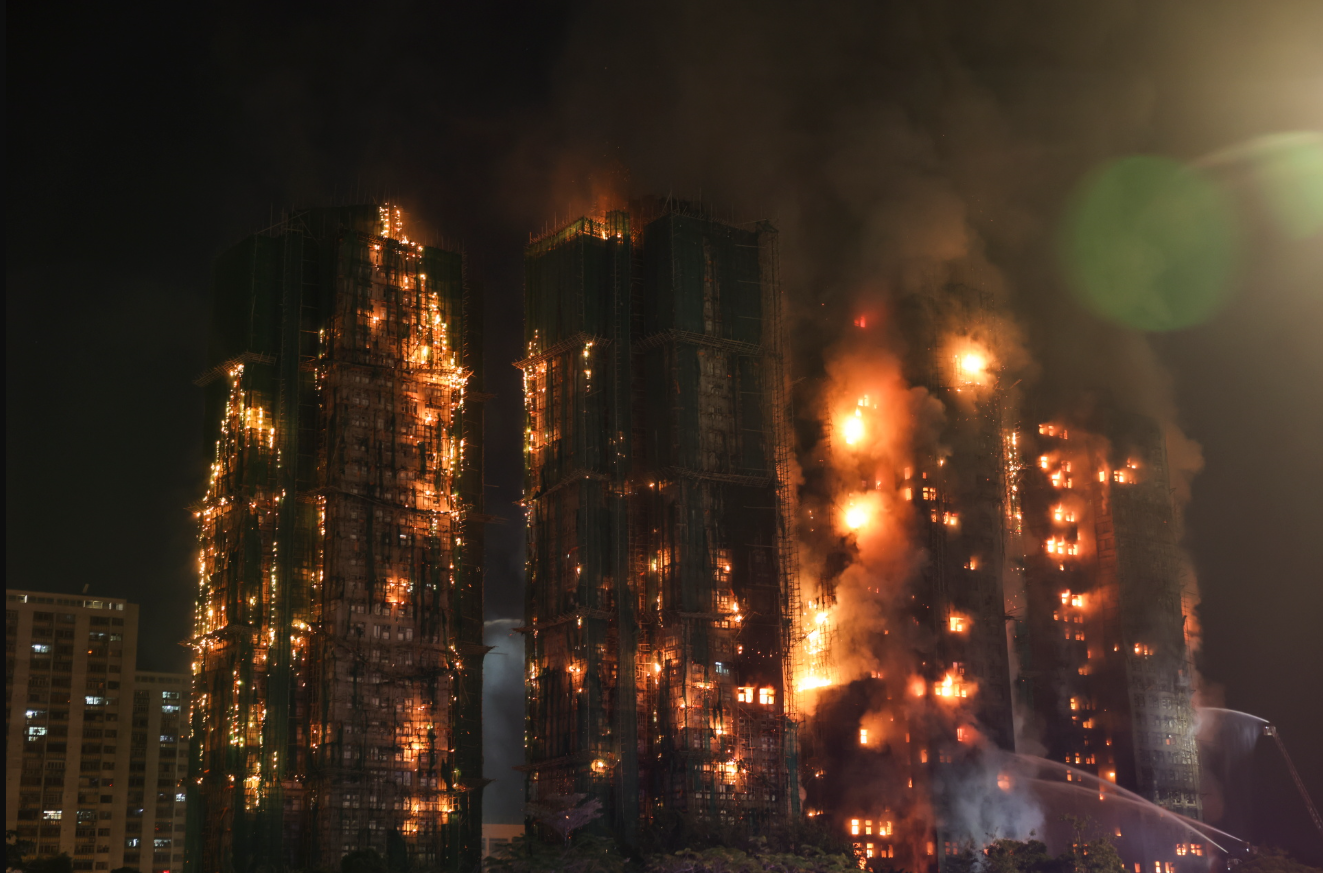 Câu chuyện nghẹn lòng đằng sau bức ảnh biểu tượng cho thảm kịch ở Hong Kong 2.png