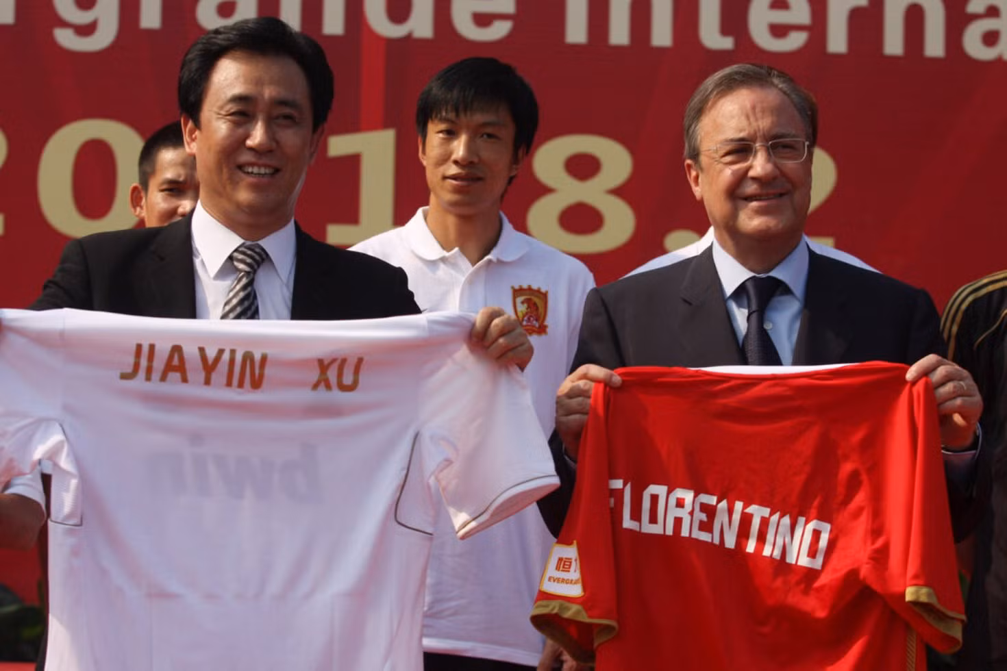 Hua Gia An va Chu tich Real Madrid Florentino Pérez.jpg