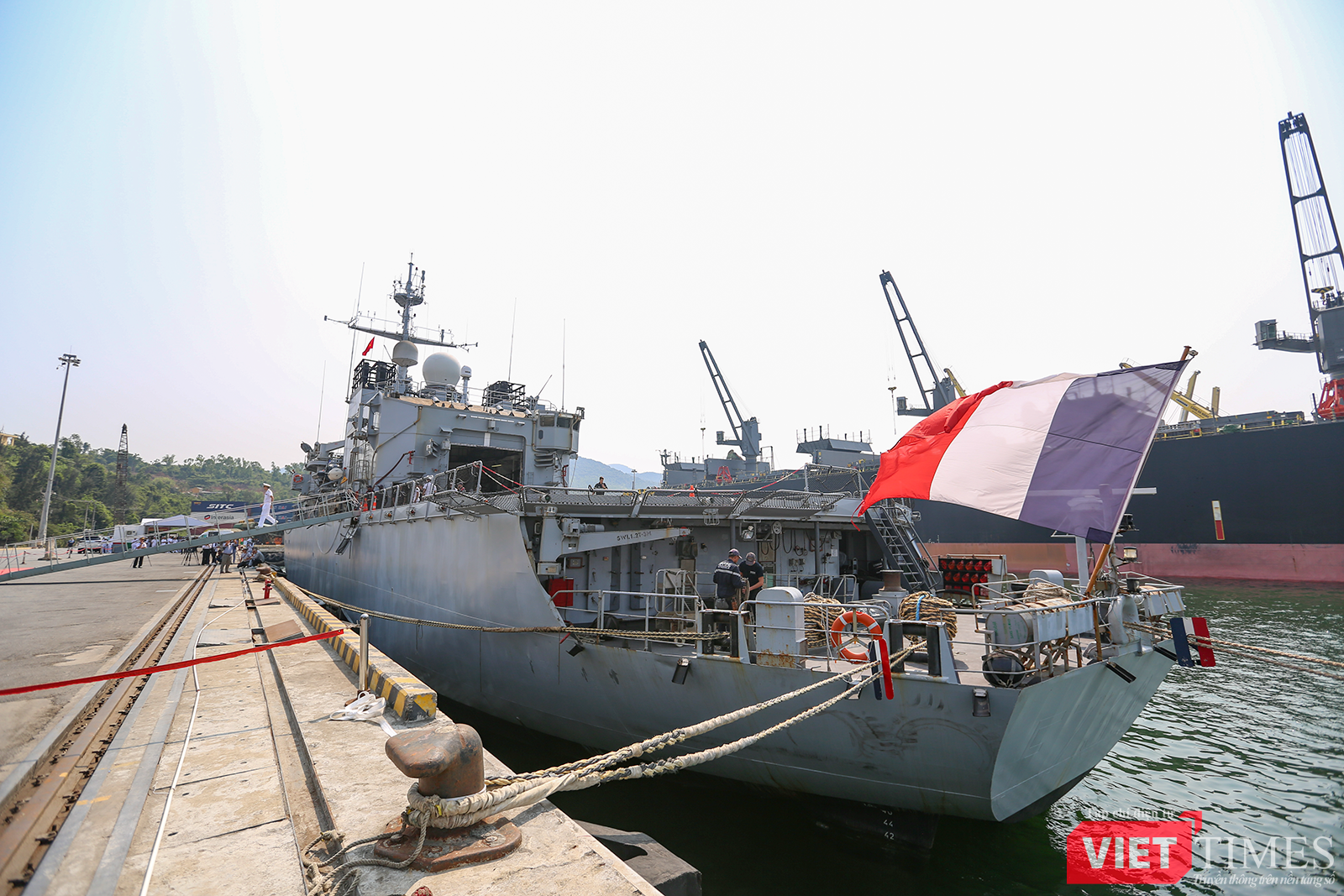 vt_tau hai quan phap 13.png