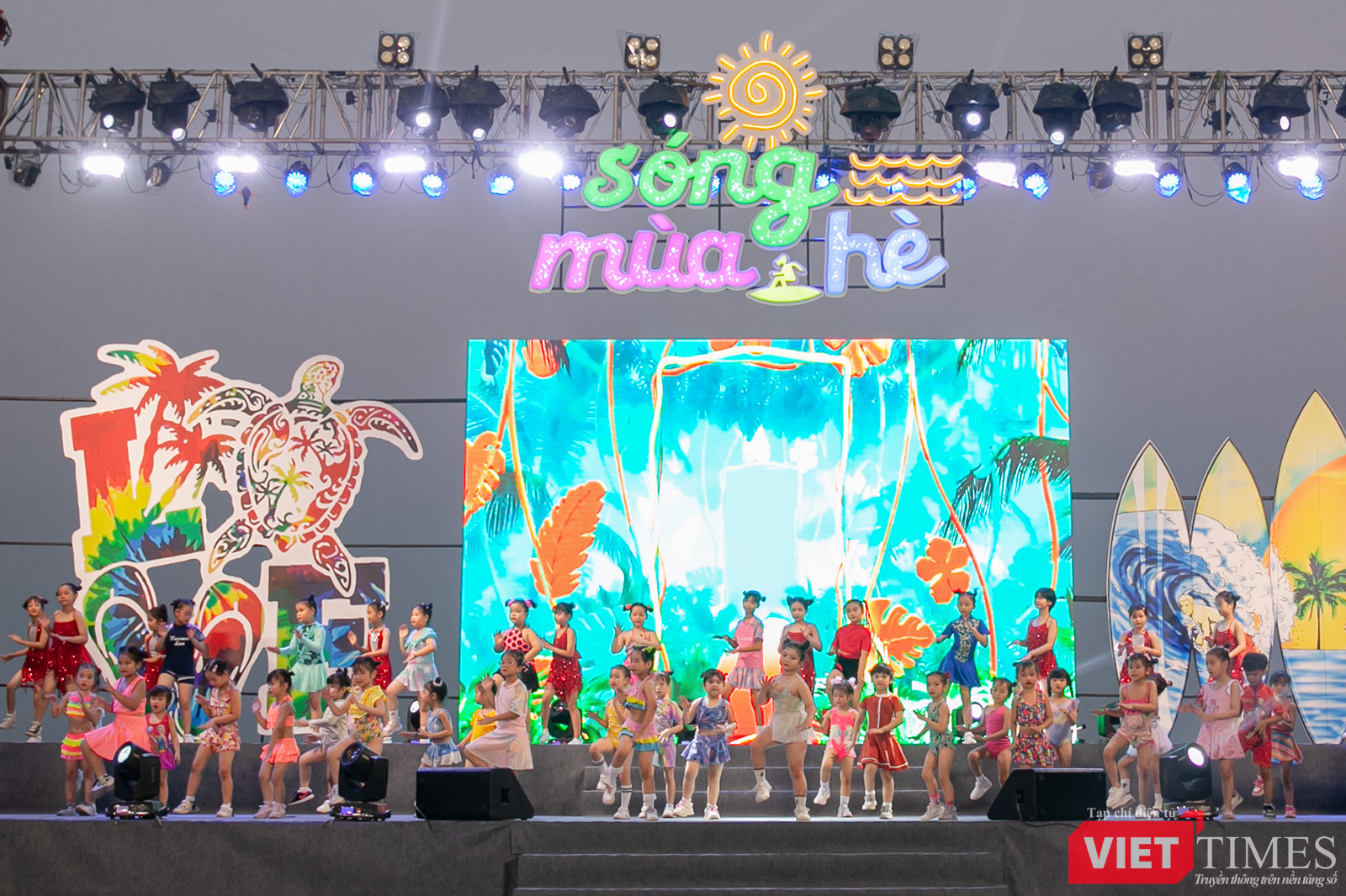 vt_du lich bien 2.png