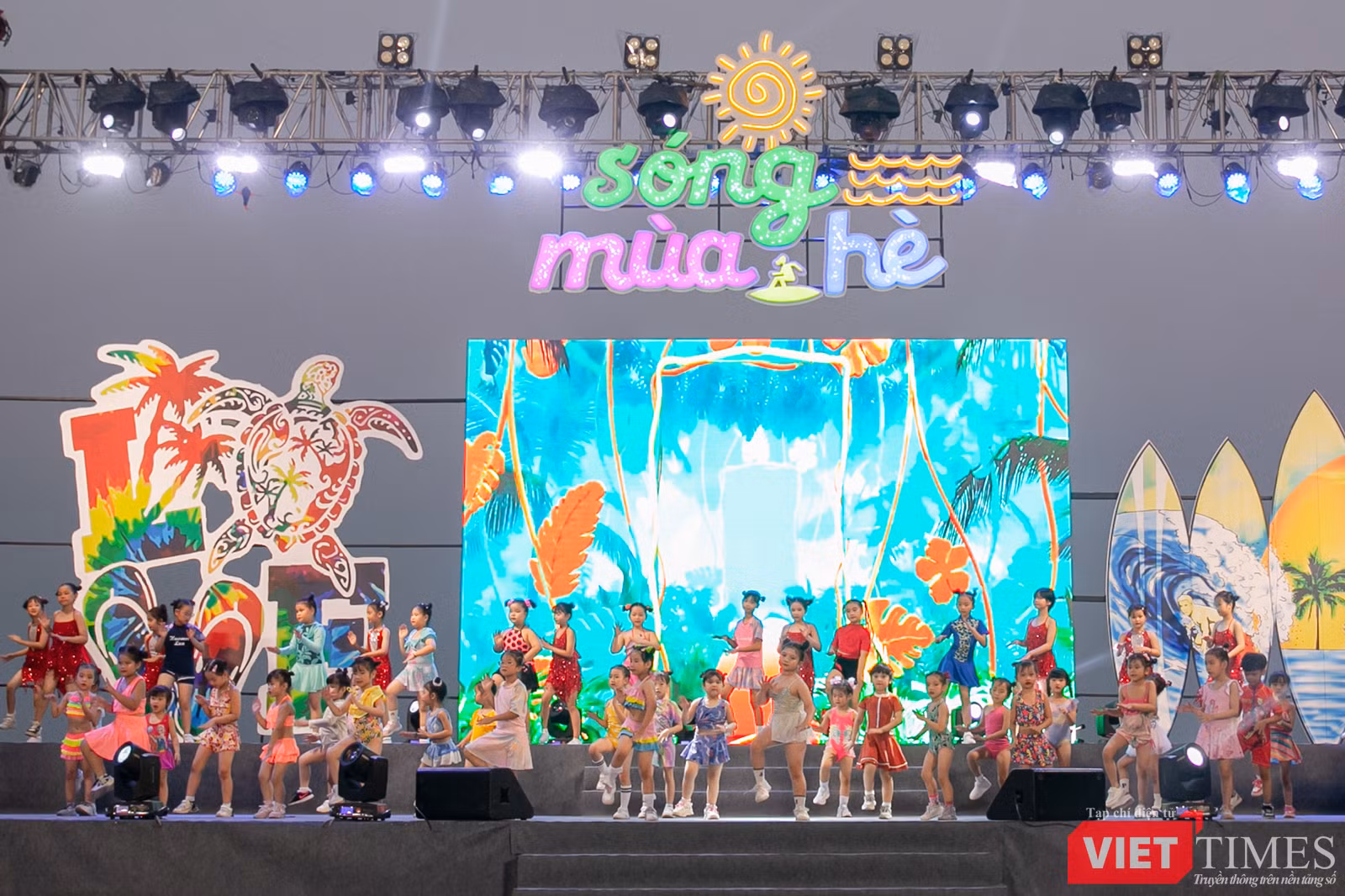 vt_du lich bien 2.png