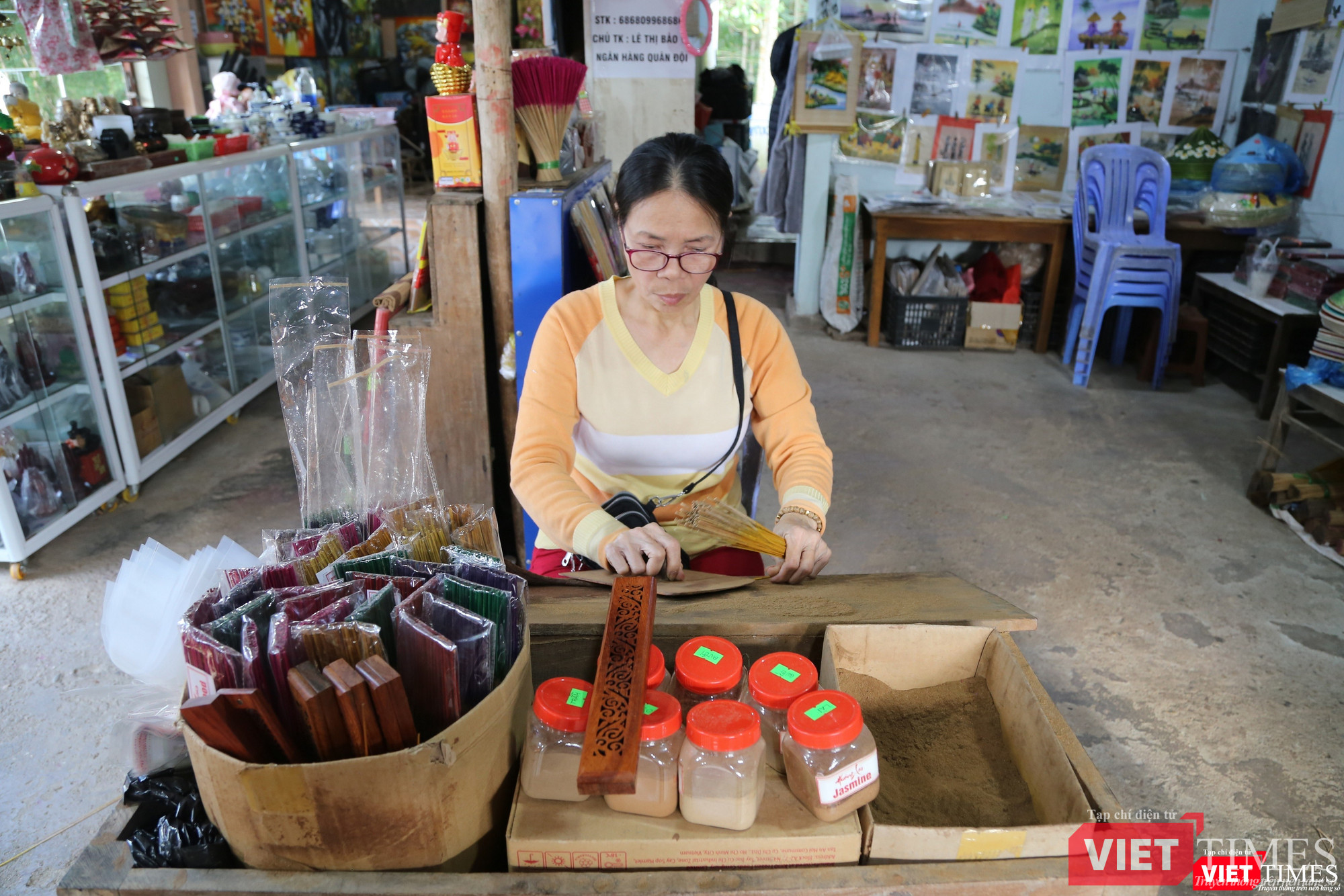 Trình diễn công đoạn làm hương