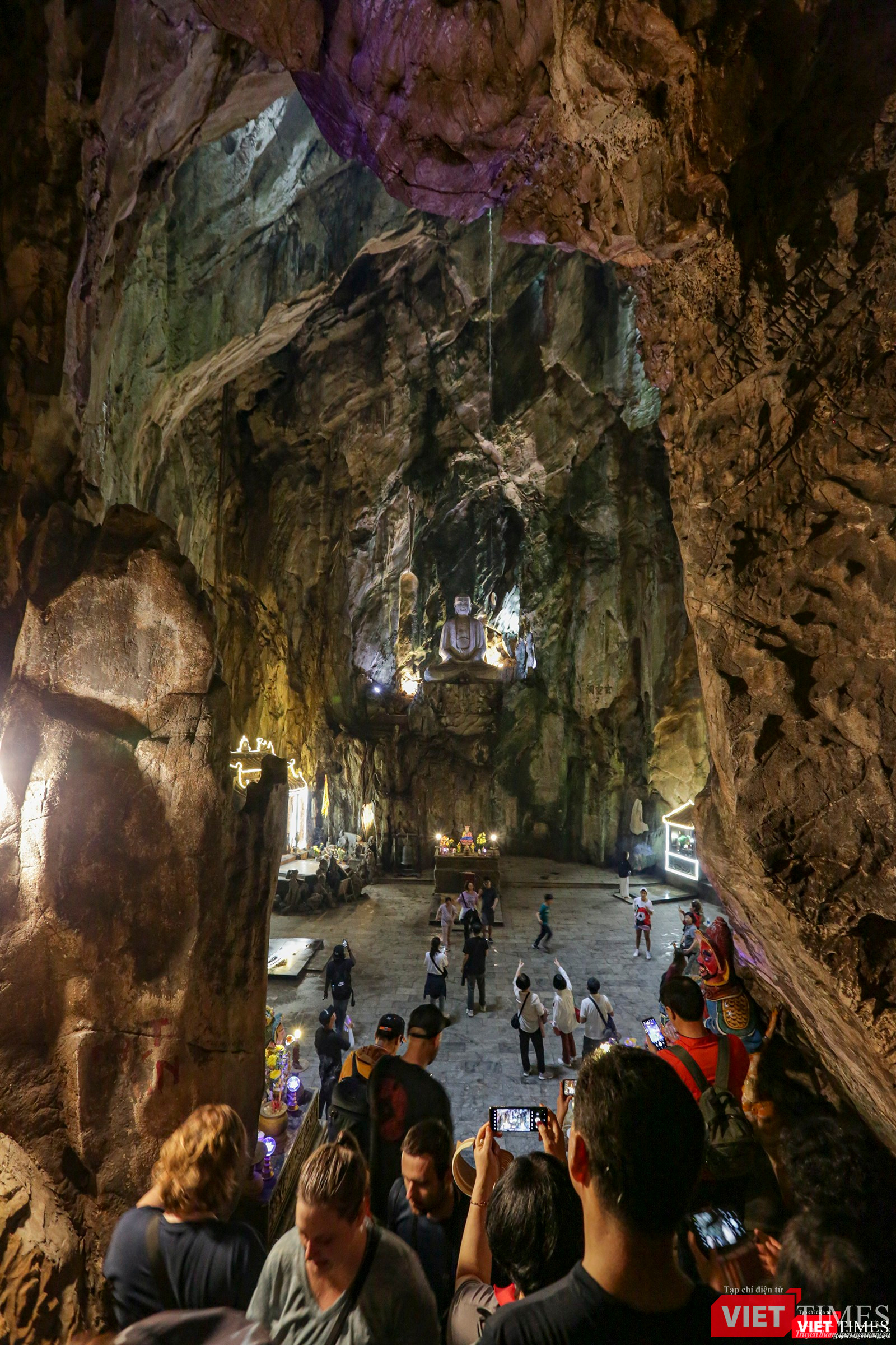Du khách hứng thú với vẻ đẹp của danh thắng Ngũ Hành Sơn Du khách hứng thú với vẻ đẹp của danh thắng Ngũ Hành Sơn