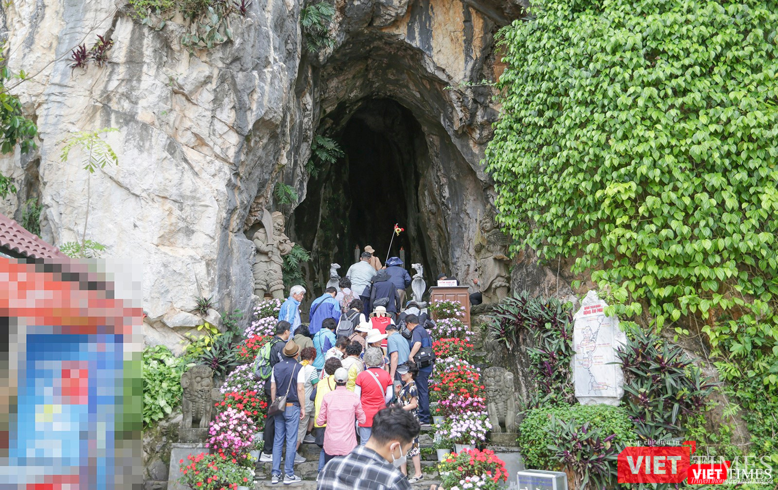 Du khách đến tham quan danh thắng Ngũ Hành Sơn Du khách đến tham quan danh thắng Ngũ Hành Sơn